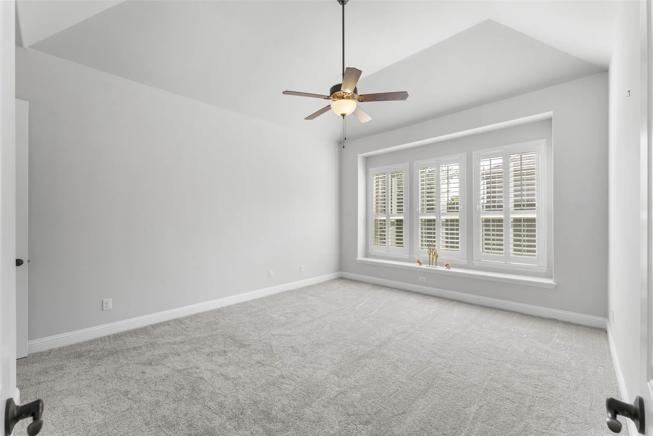 Single Family Residence For Rent in Tarrant County , 7581 Sevie Lane, Grand Prairie, Texas 75054, 4 Bedroom, 3 Bathroom, 3 Garage spaces, 2,156 Sqft, built in 2019, mls#21288321, Real Estate Agent in Grand Prairie, Homes For Rent in Tarrant county, Homes For Rent in Grand Prairie, Realtor in Grand Prairie Texas, Real Estate Brokerage Independent Realty Texas, Luminita Cordes Realtor