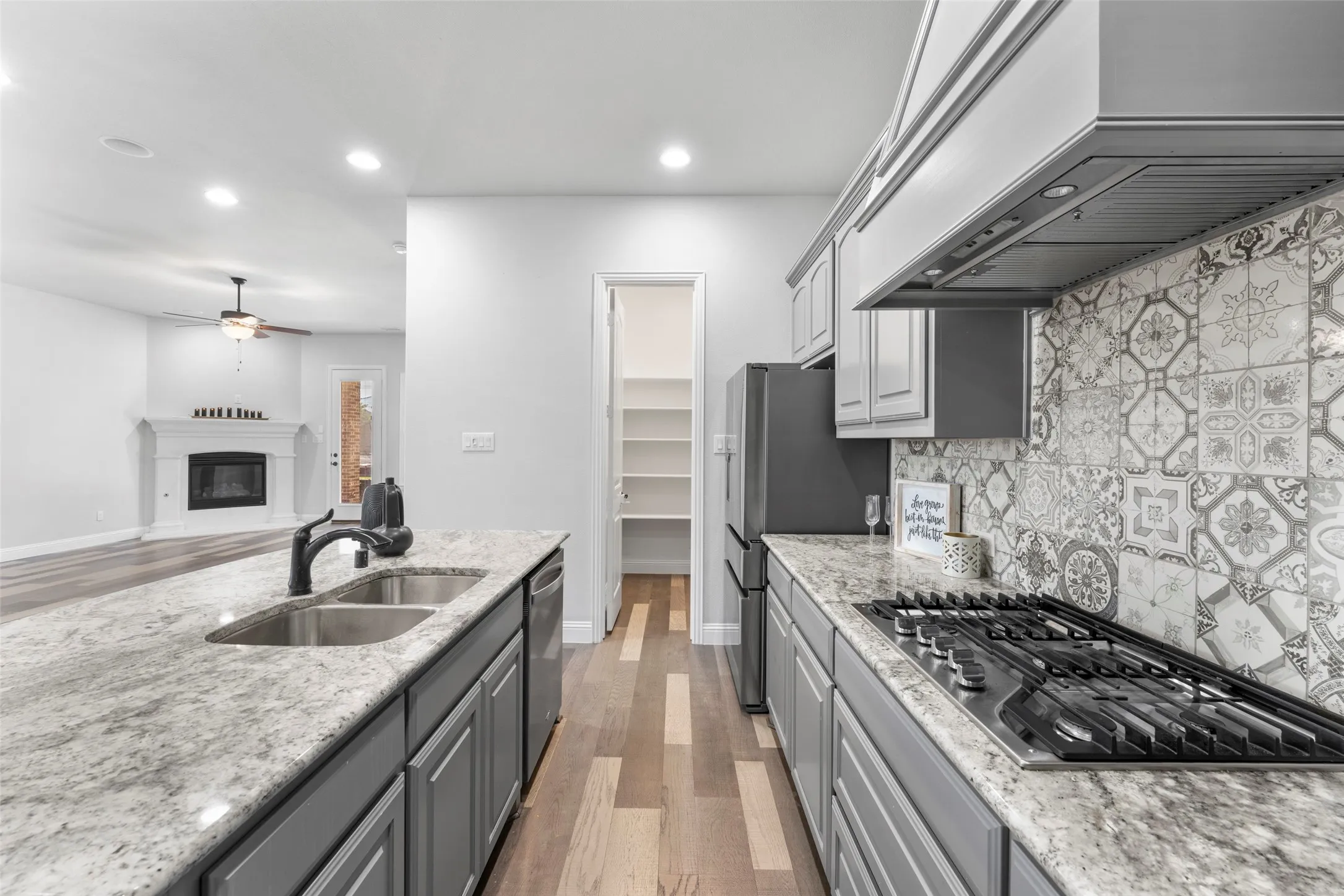 Single Family Residence For Rent in Tarrant County , 7581 Sevie Lane, Grand Prairie, Texas 75054, 4 Bedroom, 3 Bathroom, 3 Garage spaces, 2,156 Sqft, built in 2019, mls#21288321, Real Estate Agent in Grand Prairie, Homes For Rent in Tarrant county, Homes For Rent in Grand Prairie, Realtor in Grand Prairie Texas, Real Estate Brokerage Independent Realty Texas, Luminita Cordes Realtor