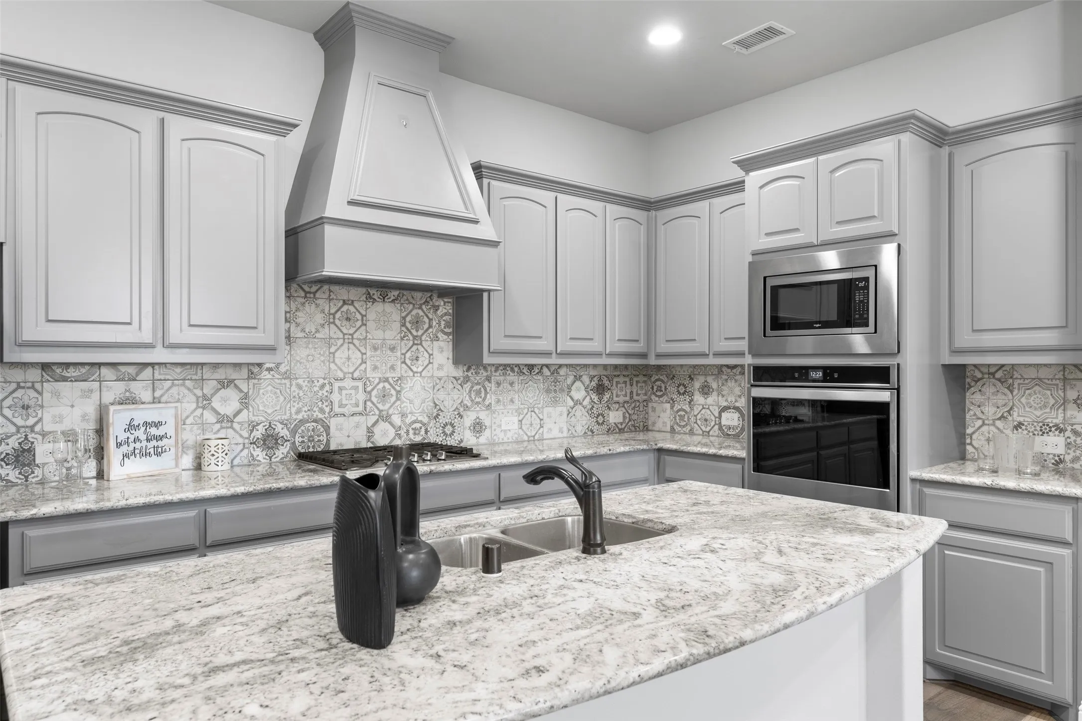 Single Family Residence For Rent in Tarrant County , 7581 Sevie Lane, Grand Prairie, Texas 75054, 4 Bedroom, 3 Bathroom, 3 Garage spaces, 2,156 Sqft, built in 2019, mls#21288321, Real Estate Agent in Grand Prairie, Homes For Rent in Tarrant county, Homes For Rent in Grand Prairie, Realtor in Grand Prairie Texas, Real Estate Brokerage Independent Realty Texas, Luminita Cordes Realtor