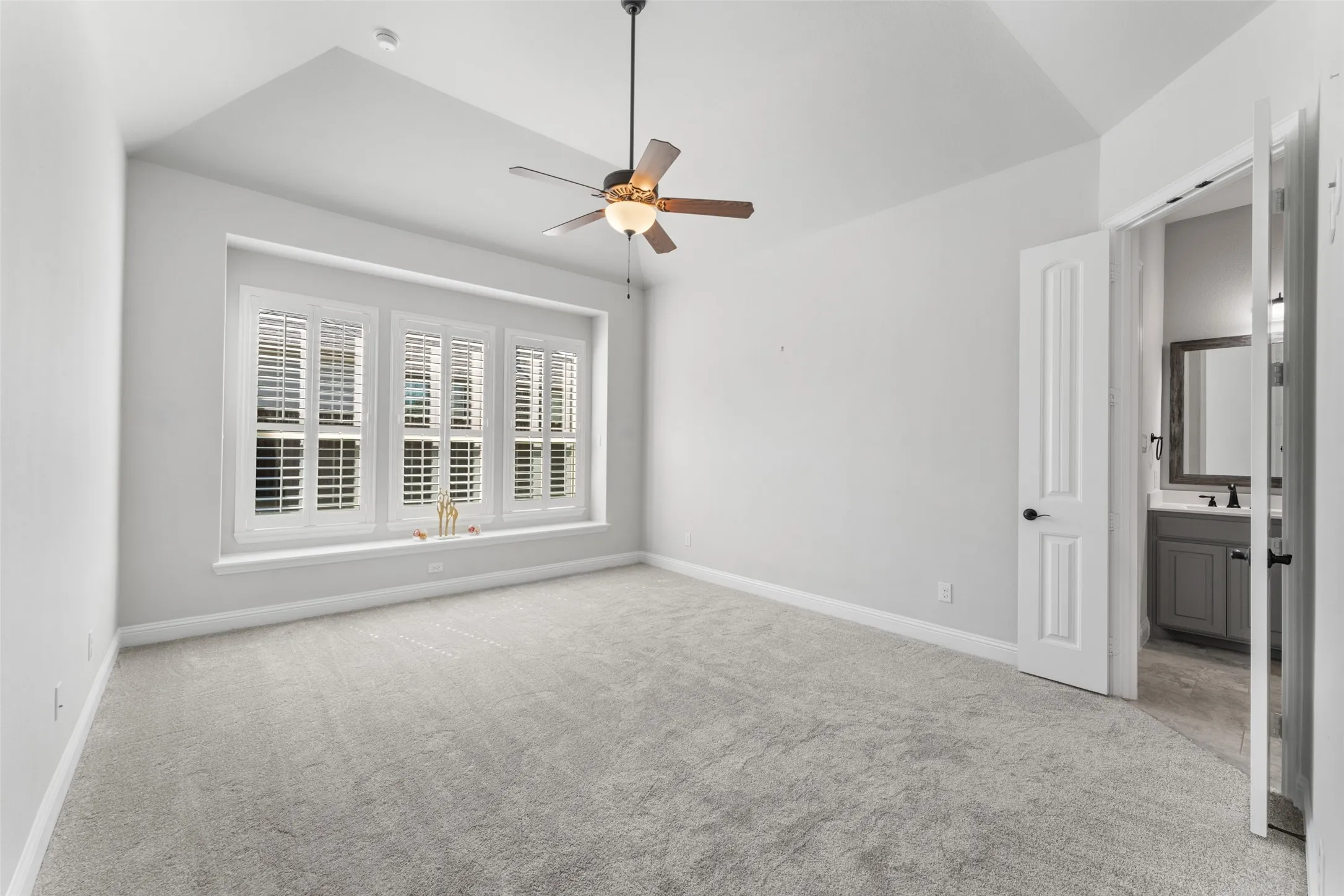 Single Family Residence For Rent in Tarrant County , 7581 Sevie Lane, Grand Prairie, Texas 75054, 4 Bedroom, 3 Bathroom, 3 Garage spaces, 2,156 Sqft, built in 2019, mls#21288321, Real Estate Agent in Grand Prairie, Homes For Rent in Tarrant county, Homes For Rent in Grand Prairie, Realtor in Grand Prairie Texas, Real Estate Brokerage Independent Realty Texas, Luminita Cordes Realtor