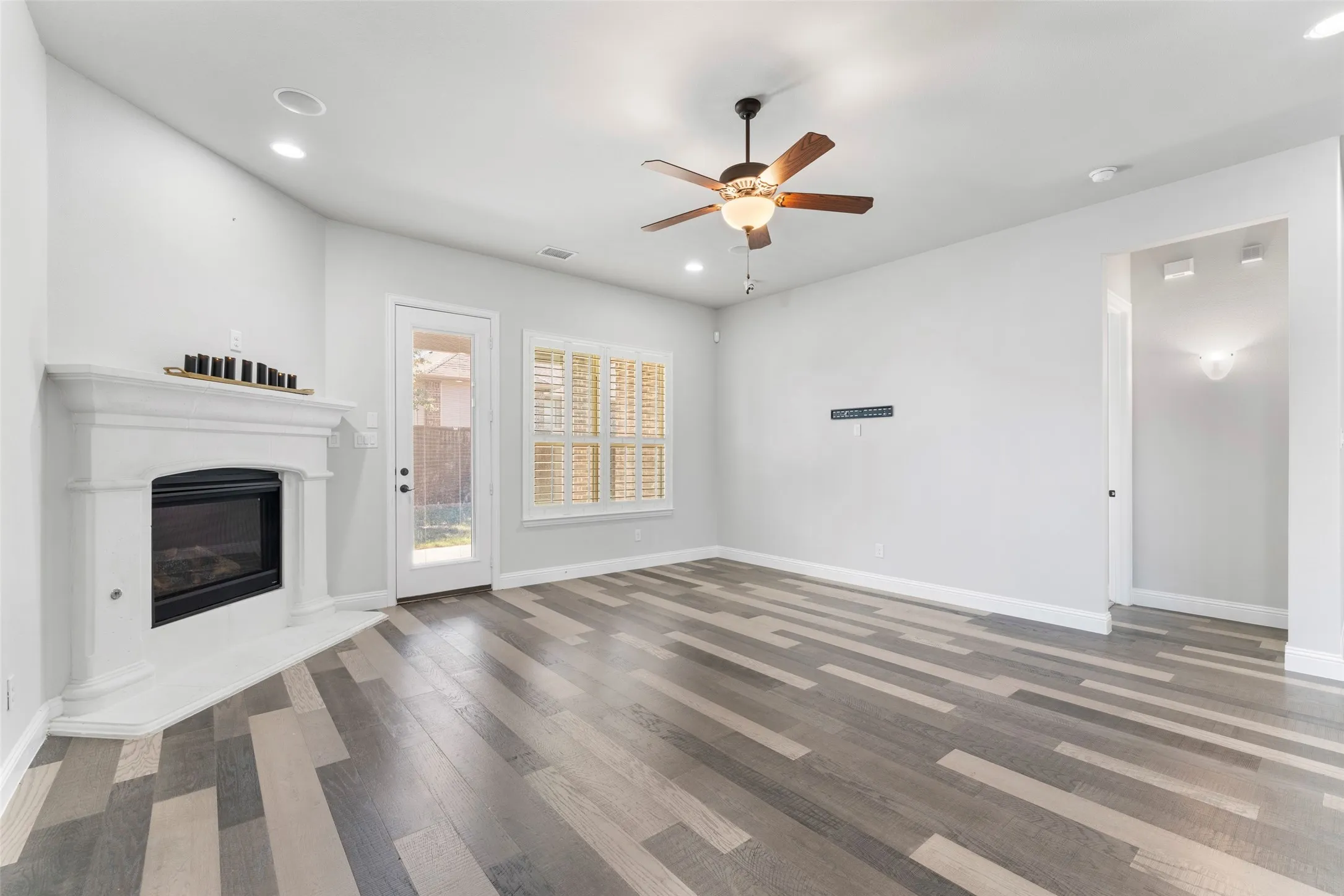 Single Family Residence For Rent in Tarrant County , 7581 Sevie Lane, Grand Prairie, Texas 75054, 4 Bedroom, 3 Bathroom, 3 Garage spaces, 2,156 Sqft, built in 2019, mls#21288321, Real Estate Agent in Grand Prairie, Homes For Rent in Tarrant county, Homes For Rent in Grand Prairie, Realtor in Grand Prairie Texas, Real Estate Brokerage Independent Realty Texas, Luminita Cordes Realtor