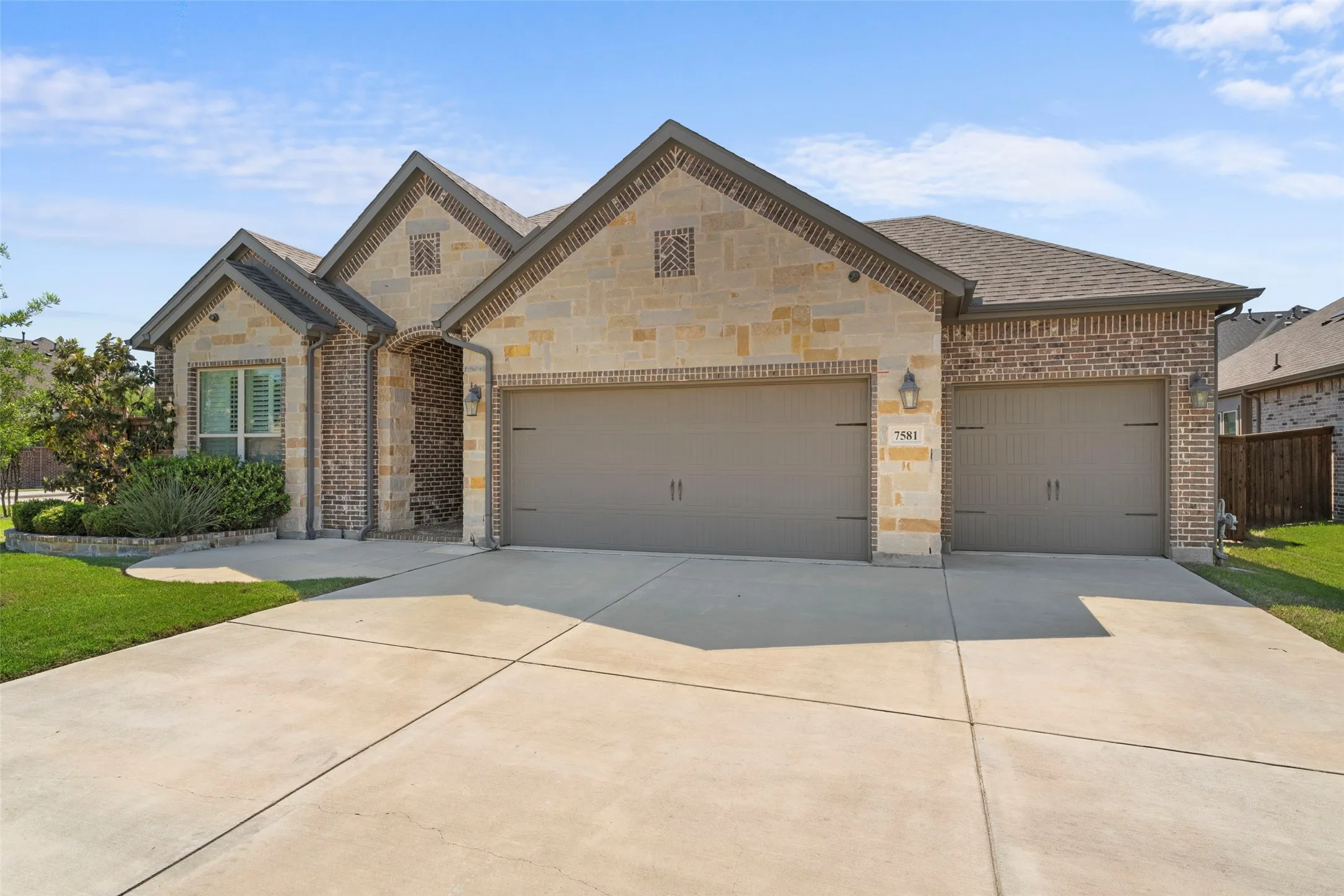 Single Family Residence For Rent in Tarrant County , 7581 Sevie Lane, Grand Prairie, Texas 75054, 4 Bedroom, 3 Bathroom, 3 Garage spaces, 2,156 Sqft, built in 2019, mls#21288321, Real Estate Agent in Grand Prairie, Homes For Rent in Tarrant county, Homes For Rent in Grand Prairie, Realtor in Grand Prairie Texas, Real Estate Brokerage Independent Realty Texas, Luminita Cordes Realtor