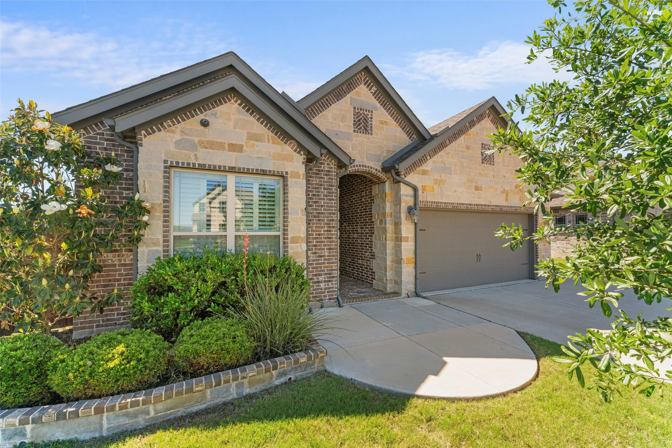 Single Family Residence For Rent in Tarrant County , 7581 Sevie Lane, Grand Prairie, Texas 75054, 4 Bedroom, 3 Bathroom, 3 Garage spaces, 2,156 Sqft, built in 2019, mls#21288321, Real Estate Agent in Grand Prairie, Homes For Rent in Tarrant county, Homes For Rent in Grand Prairie, Realtor in Grand Prairie Texas, Real Estate Brokerage Independent Realty Texas, Luminita Cordes Realtor