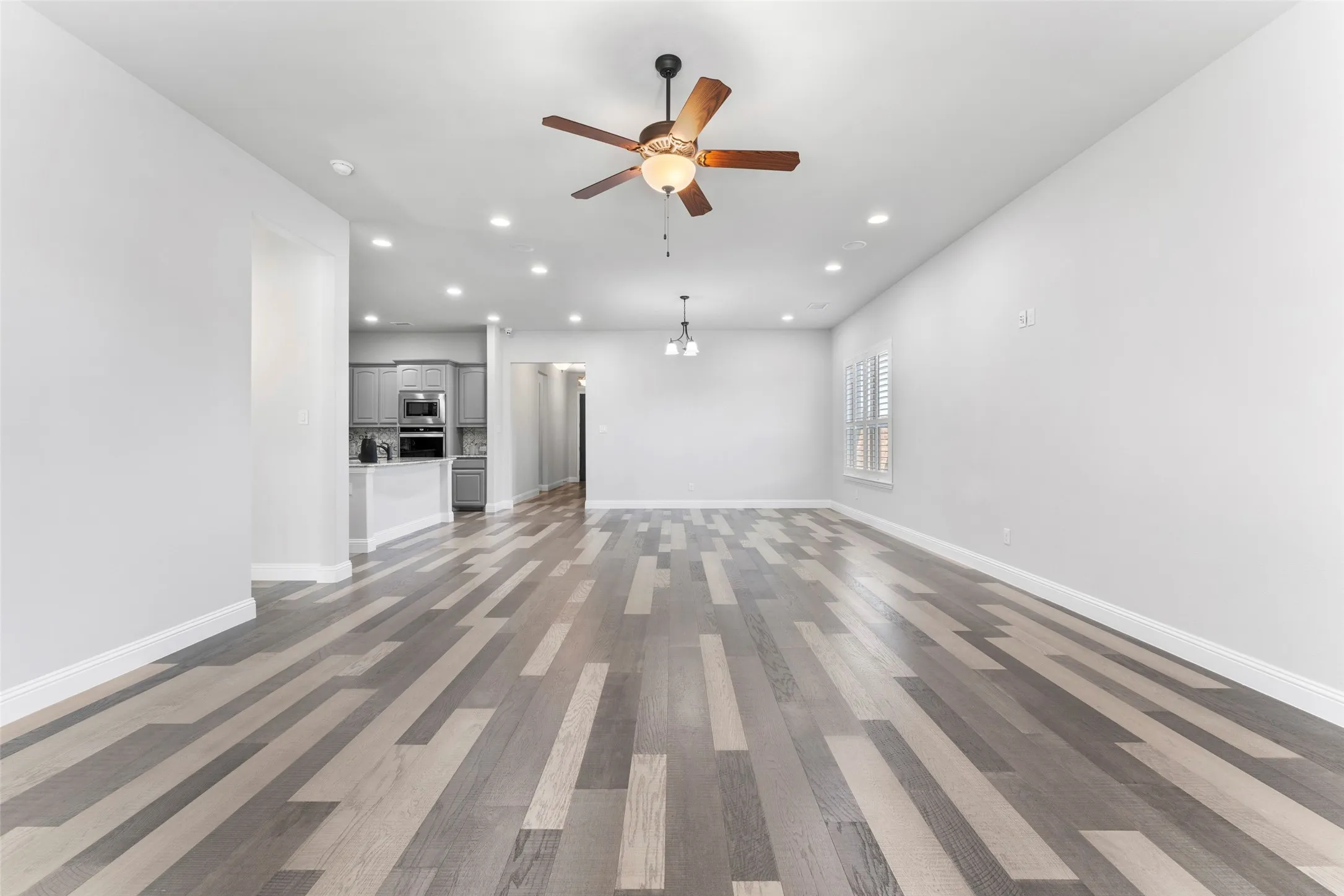 Single Family Residence For Rent in Tarrant County , 7581 Sevie Lane, Grand Prairie, Texas 75054, 4 Bedroom, 3 Bathroom, 3 Garage spaces, 2,156 Sqft, built in 2019, mls#21288321, Real Estate Agent in Grand Prairie, Homes For Rent in Tarrant county, Homes For Rent in Grand Prairie, Realtor in Grand Prairie Texas, Real Estate Brokerage Independent Realty Texas, Luminita Cordes Realtor