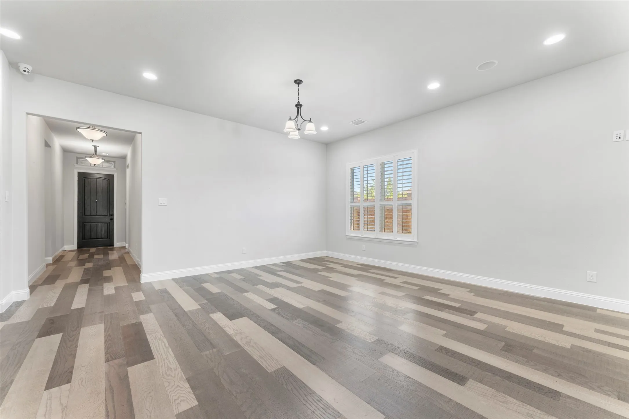 Single Family Residence For Rent in Tarrant County , 7581 Sevie Lane, Grand Prairie, Texas 75054, 4 Bedroom, 3 Bathroom, 3 Garage spaces, 2,156 Sqft, built in 2019, mls#21288321, Real Estate Agent in Grand Prairie, Homes For Rent in Tarrant county, Homes For Rent in Grand Prairie, Realtor in Grand Prairie Texas, Real Estate Brokerage Independent Realty Texas, Luminita Cordes Realtor