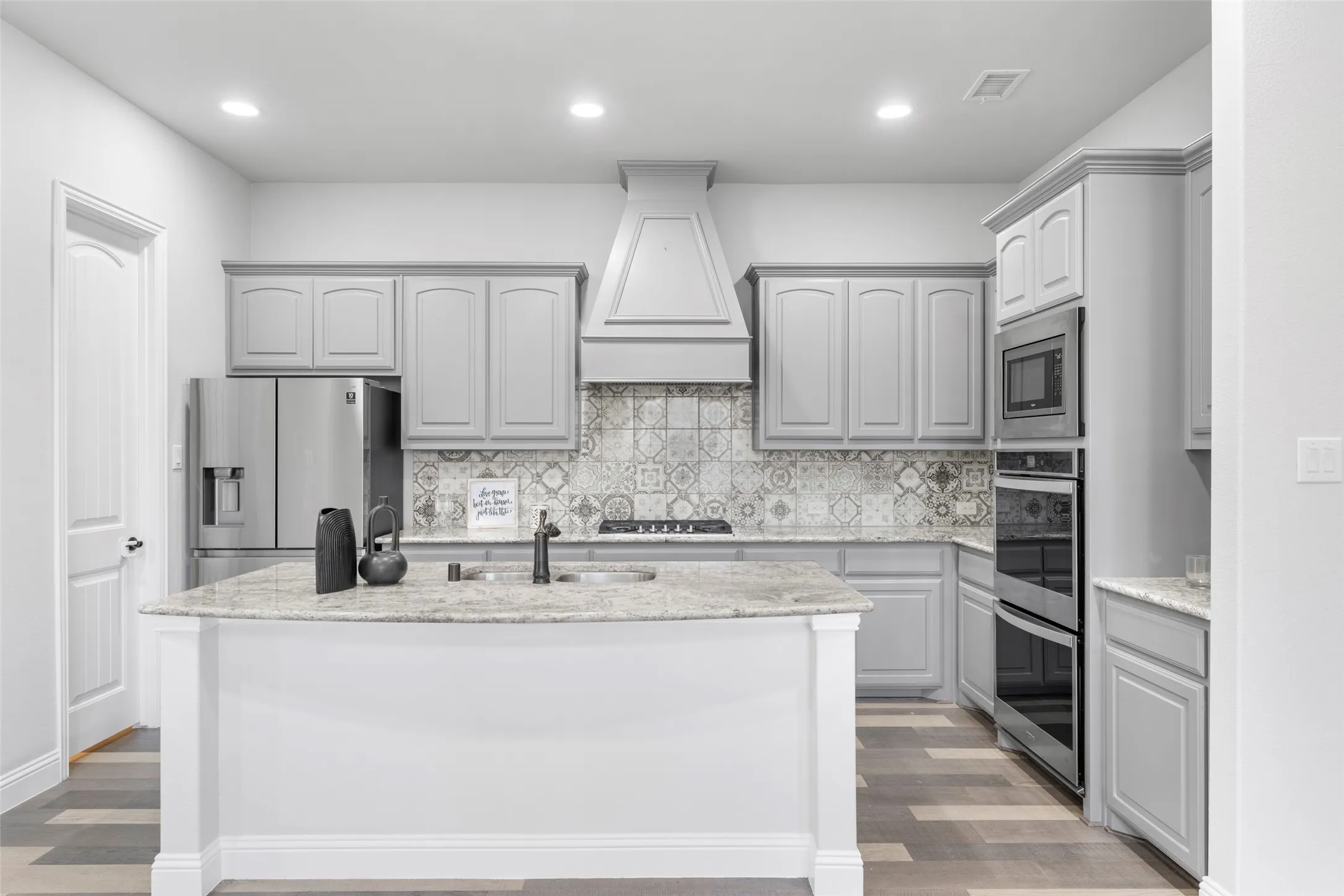 Single Family Residence For Rent in Tarrant County , 7581 Sevie Lane, Grand Prairie, Texas 75054, 4 Bedroom, 3 Bathroom, 3 Garage spaces, 2,156 Sqft, built in 2019, mls#21288321, Real Estate Agent in Grand Prairie, Homes For Rent in Tarrant county, Homes For Rent in Grand Prairie, Realtor in Grand Prairie Texas, Real Estate Brokerage Independent Realty Texas, Luminita Cordes Realtor