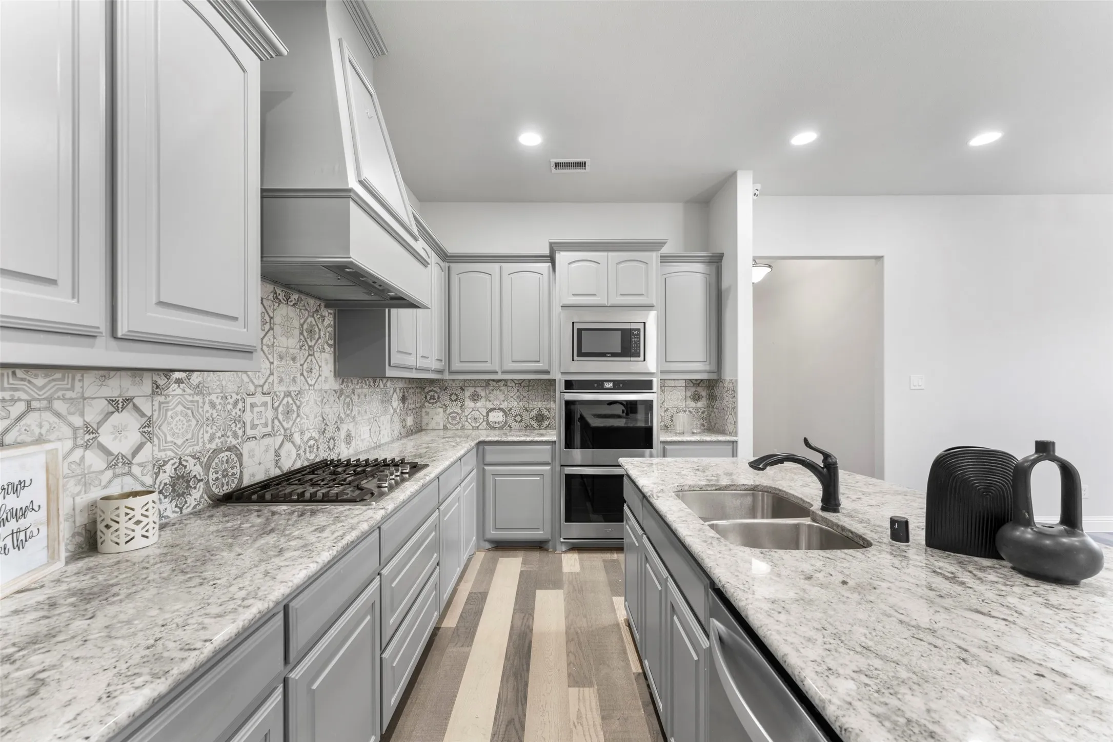 Single Family Residence For Rent in Tarrant County , 7581 Sevie Lane, Grand Prairie, Texas 75054, 4 Bedroom, 3 Bathroom, 3 Garage spaces, 2,156 Sqft, built in 2019, mls#21288321, Real Estate Agent in Grand Prairie, Homes For Rent in Tarrant county, Homes For Rent in Grand Prairie, Realtor in Grand Prairie Texas, Real Estate Brokerage Independent Realty Texas, Luminita Cordes Realtor