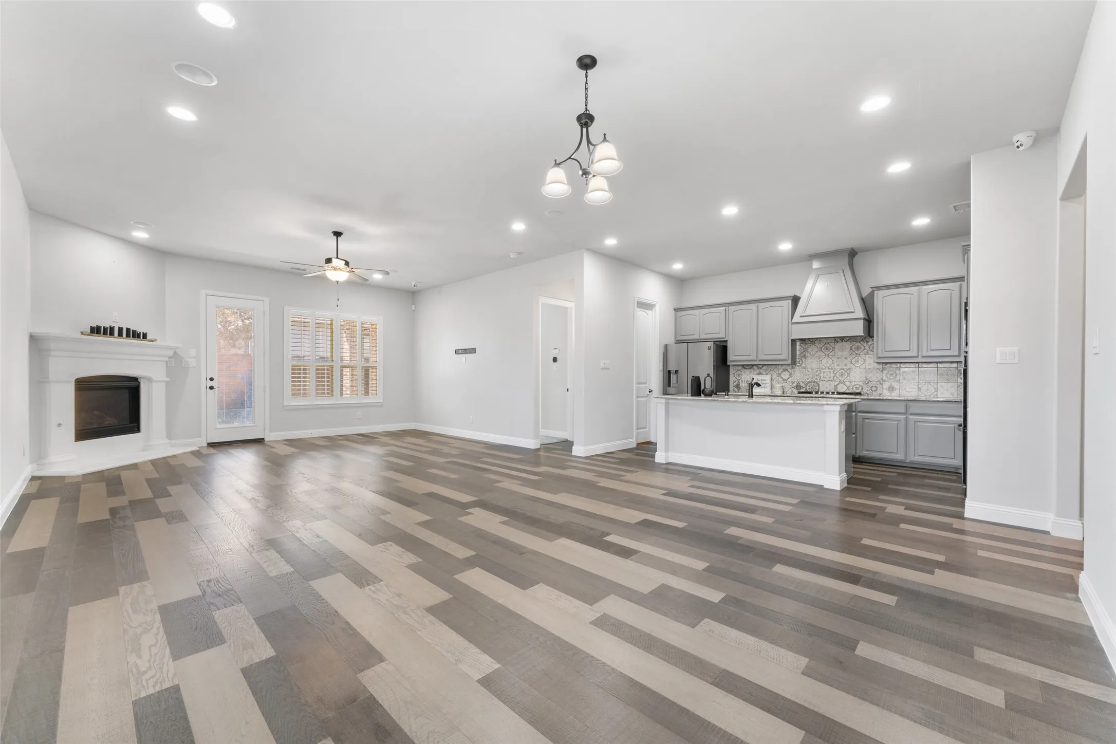 Single Family Residence For Rent in Tarrant County , 7581 Sevie Lane, Grand Prairie, Texas 75054, 4 Bedroom, 3 Bathroom, 3 Garage spaces, 2,156 Sqft, built in 2019, mls#21288321, Real Estate Agent in Grand Prairie, Homes For Rent in Tarrant county, Homes For Rent in Grand Prairie, Realtor in Grand Prairie Texas, Real Estate Brokerage Independent Realty Texas, Luminita Cordes Realtor