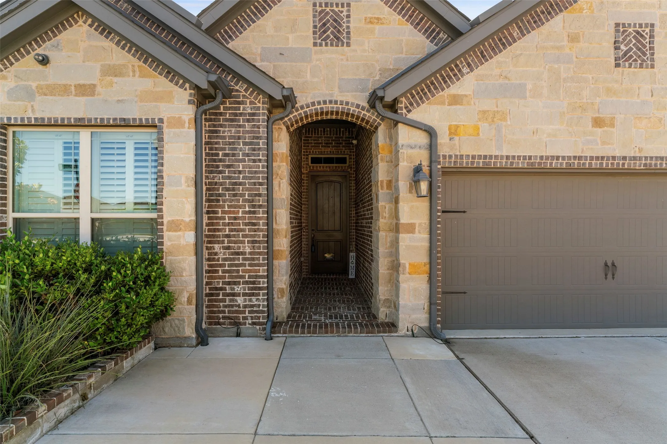 Single Family Residence For Rent in Tarrant County , 7581 Sevie Lane, Grand Prairie, Texas 75054, 4 Bedroom, 3 Bathroom, 3 Garage spaces, 2,156 Sqft, built in 2019, mls#21288321, Real Estate Agent in Grand Prairie, Homes For Rent in Tarrant county, Homes For Rent in Grand Prairie, Realtor in Grand Prairie Texas, Real Estate Brokerage Independent Realty Texas, Luminita Cordes Realtor