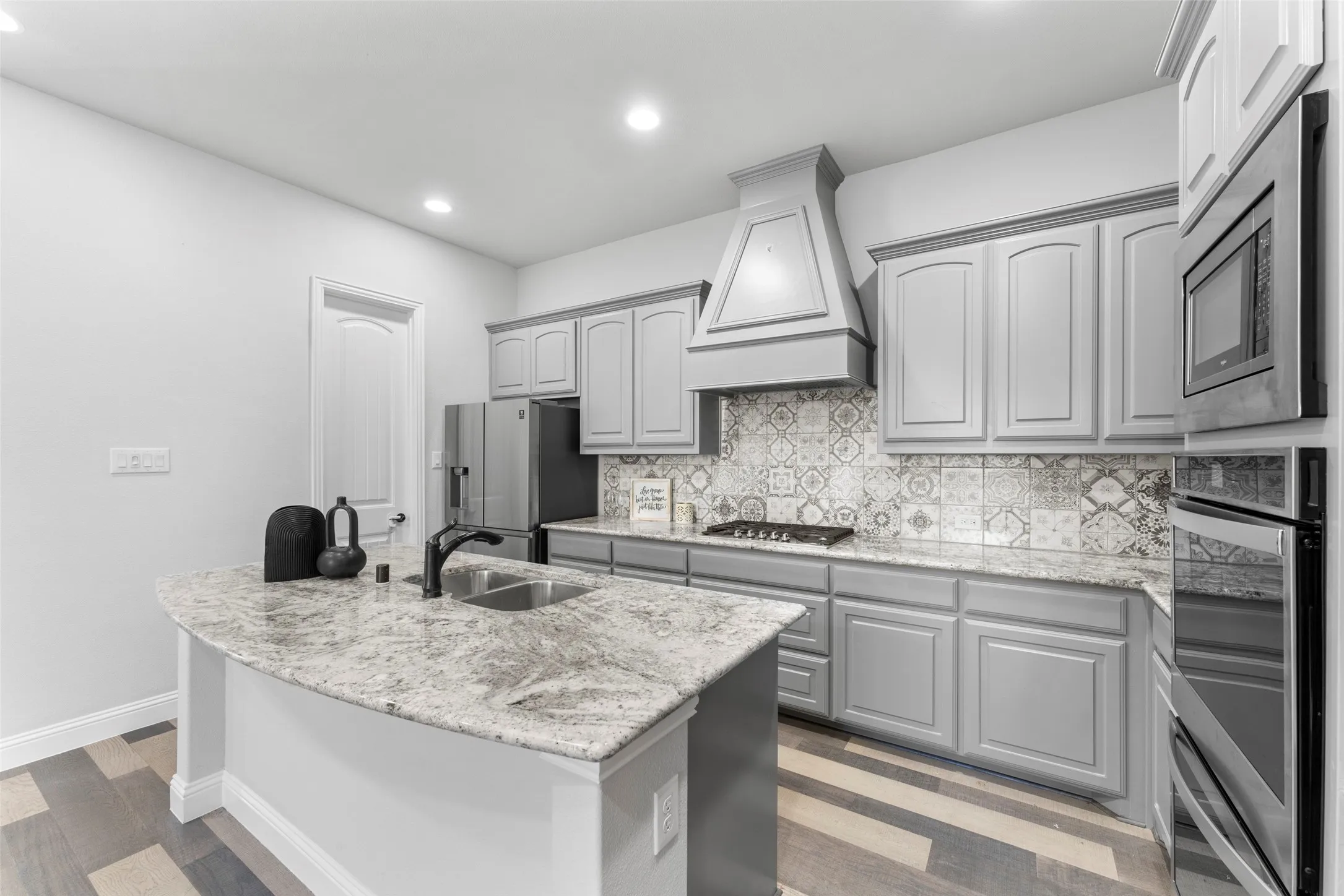Single Family Residence For Rent in Tarrant County , 7581 Sevie Lane, Grand Prairie, Texas 75054, 4 Bedroom, 3 Bathroom, 3 Garage spaces, 2,156 Sqft, built in 2019, mls#21288321, Real Estate Agent in Grand Prairie, Homes For Rent in Tarrant county, Homes For Rent in Grand Prairie, Realtor in Grand Prairie Texas, Real Estate Brokerage Independent Realty Texas, Luminita Cordes Realtor
