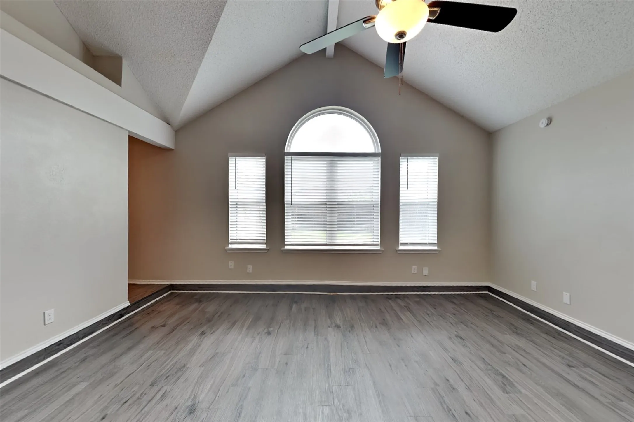 Single Family Residence For Rent in Collin County , 7864 Maiden Lane, Frisco, Texas 75035, 3 Bedroom, 2 Bathroom, 2 Garage spaces, 1,316 Sqft, built in 1991, mls#21288328, Real Estate Agent in Frisco, Homes For Rent in Collin county, Homes For Rent in Frisco, Realtor in Frisco Texas, Real Estate Brokerage Independent Realty Texas, Luminita Cordes Realtor