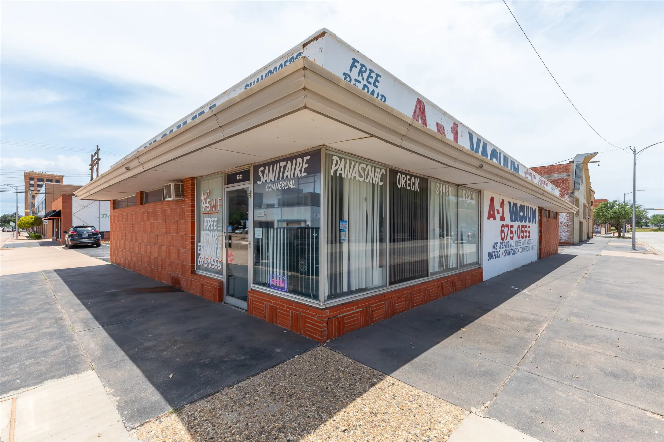 Retail For Sale in Taylor County , 1241 N 3rd Street, Abilene, Texas 79601, 0, 0, Garage spaces, 0 Sqft, built in 1960, Price $1,000,000, mls#21288329, Real Estate Agent in Abilene, Homes For Sale in Taylor county, Homes For Sale in Abilene, Realtor in Abilene Texas, Real Estate Brokerage Independent Realty Texas, Luminita Cordes Realtor