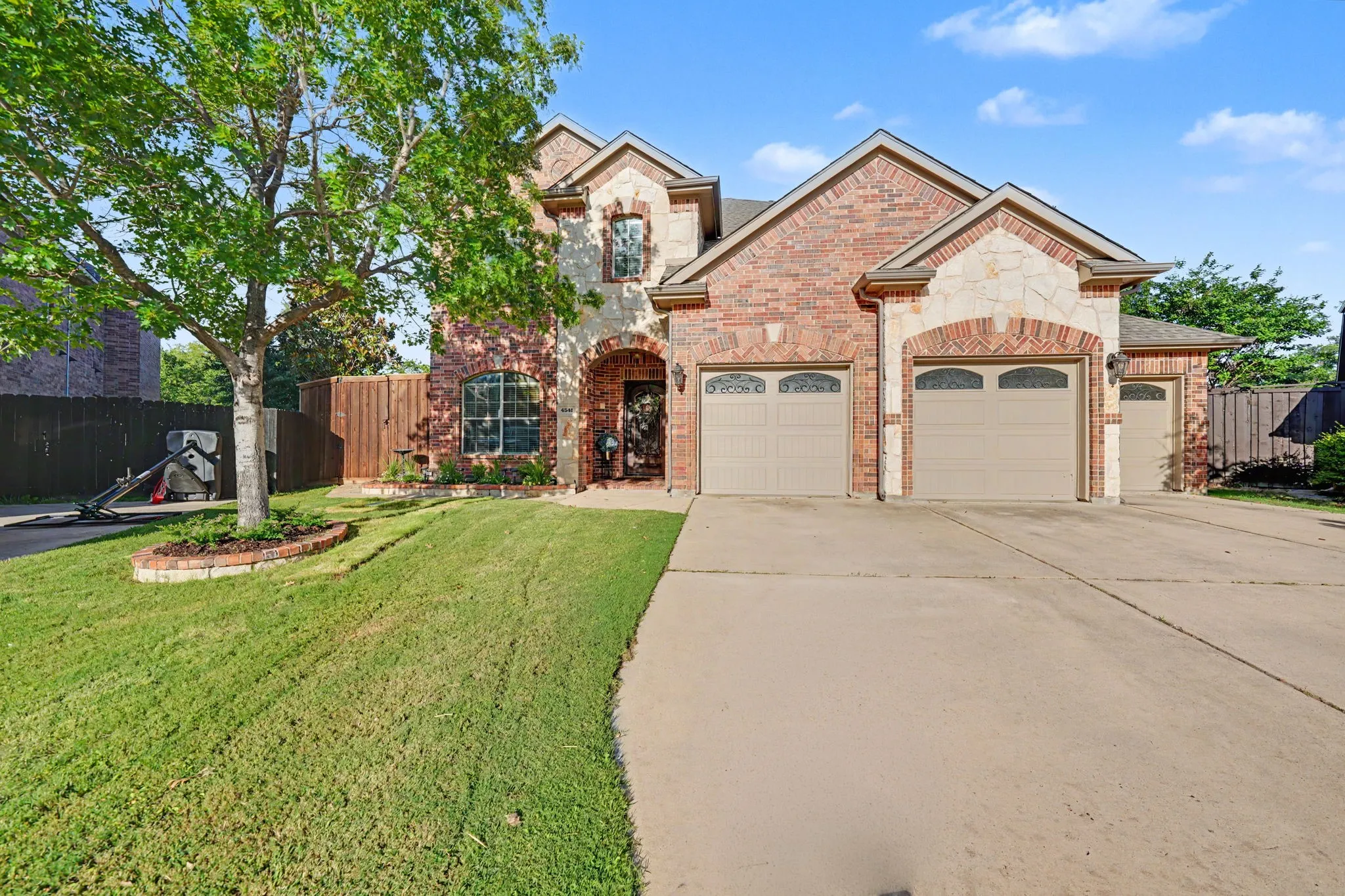 Single Family Residence For Sale in Denton County , 4541 Seventeen Lakes Court, Fort Worth, Texas 76262, 5 Bedroom, 4 Bathroom, 3 Garage spaces, 3,120 Sqft, built in 2010, mls#21287342, Real Estate Agent in Fort Worth, Homes For Sale in Denton county, Homes For Sale in Fort Worth, Realtor in Fort Worth Texas, Real Estate Brokerage Independent Realty Texas, Luminita Cordes Realtor