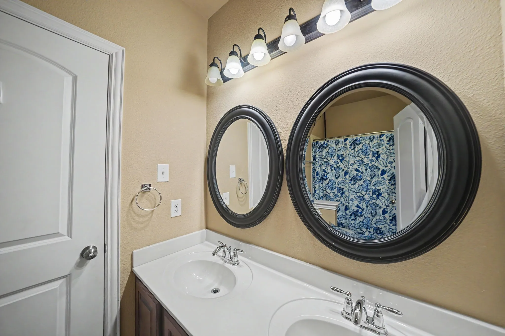 Single Family Residence For Sale in Denton County , 4541 Seventeen Lakes Court, Fort Worth, Texas 76262, 5 Bedroom, 4 Bathroom, 3 Garage spaces, 3,120 Sqft, built in 2010, mls#21287342, Real Estate Agent in Fort Worth, Homes For Sale in Denton county, Homes For Sale in Fort Worth, Realtor in Fort Worth Texas, Real Estate Brokerage Independent Realty Texas, Luminita Cordes Realtor