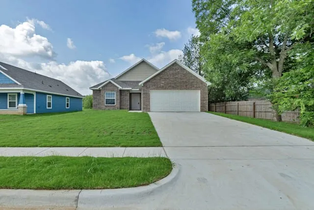 Single Family Residence For Sale in Johnson County , 600 Crockett Drive, Cleburne, Texas 76033, 3 Bedroom, 2 Bathroom, 2 Garage spaces, 1,351 Sqft, built in 2026, mls#21288354, Real Estate Agent in Cleburne, Homes For Sale in Johnson county, Homes For Sale in Cleburne, Realtor in Cleburne Texas, Real Estate Brokerage Independent Realty Texas, Luminita Cordes Realtor