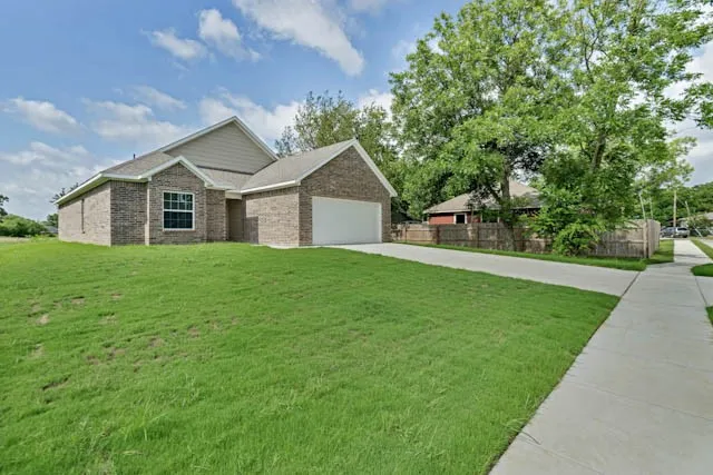Single Family Residence For Sale in Johnson County , 600 Crockett Drive, Cleburne, Texas 76033, 3 Bedroom, 2 Bathroom, 2 Garage spaces, 1,351 Sqft, built in 2026, mls#21288354, Real Estate Agent in Cleburne, Homes For Sale in Johnson county, Homes For Sale in Cleburne, Realtor in Cleburne Texas, Real Estate Brokerage Independent Realty Texas, Luminita Cordes Realtor