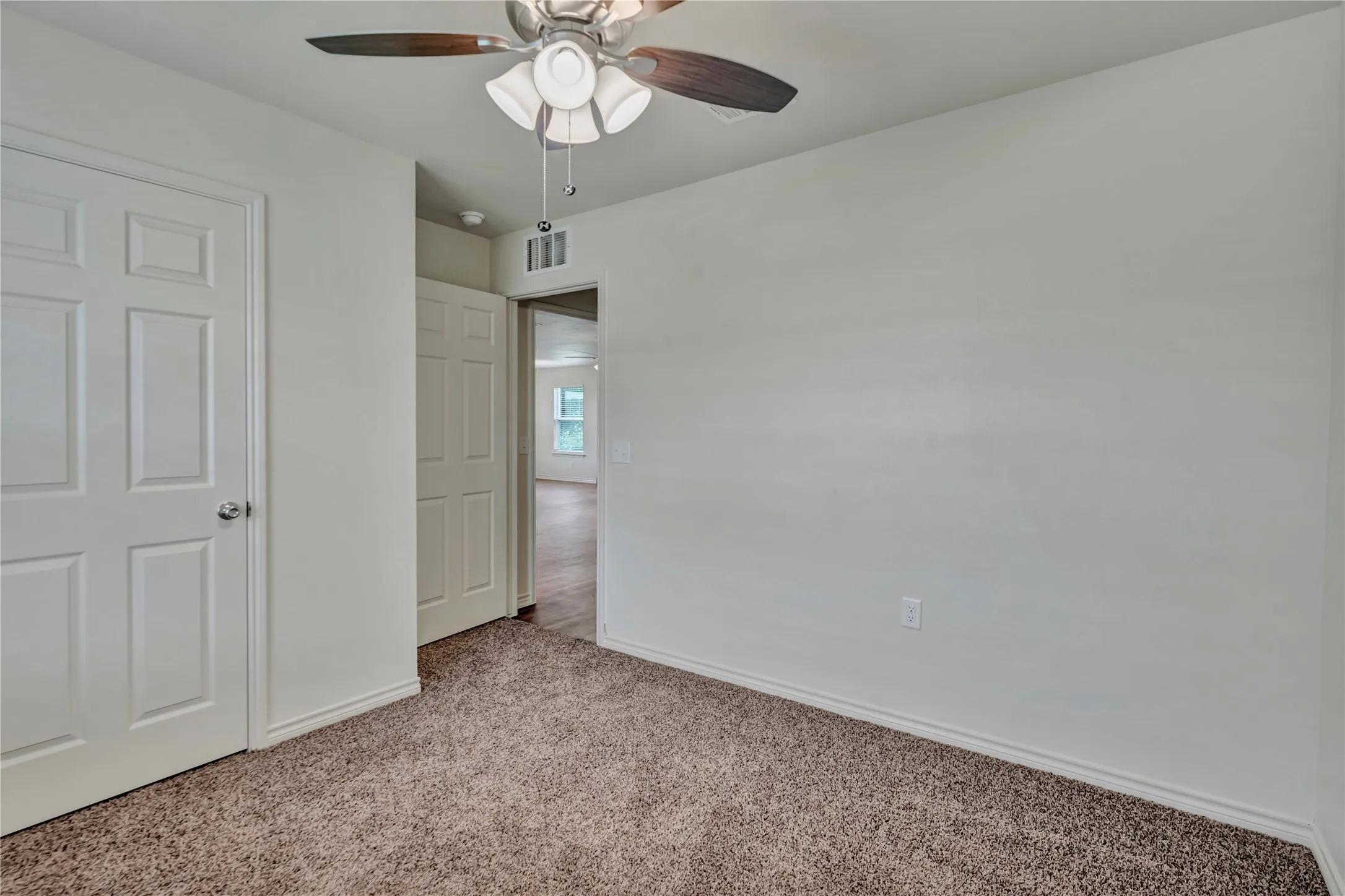 Single Family Residence For Sale in Johnson County , 624 Crockett Drive, Cleburne, Texas 76033, 3 Bedroom, 2 Bathroom, 2 Garage spaces, 1,354 Sqft, built in 2026, mls#21288356, Real Estate Agent in Cleburne, Homes For Sale in Johnson county, Homes For Sale in Cleburne, Realtor in Cleburne Texas, Real Estate Brokerage Independent Realty Texas, Luminita Cordes Realtor