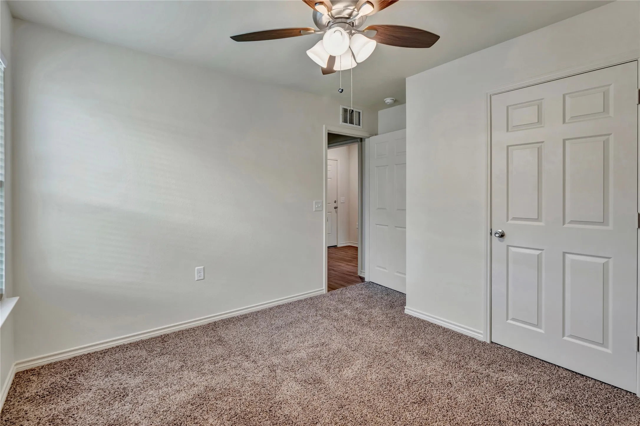 Single Family Residence For Sale in Johnson County , 624 Crockett Drive, Cleburne, Texas 76033, 3 Bedroom, 2 Bathroom, 2 Garage spaces, 1,354 Sqft, built in 2026, mls#21288356, Real Estate Agent in Cleburne, Homes For Sale in Johnson county, Homes For Sale in Cleburne, Realtor in Cleburne Texas, Real Estate Brokerage Independent Realty Texas, Luminita Cordes Realtor