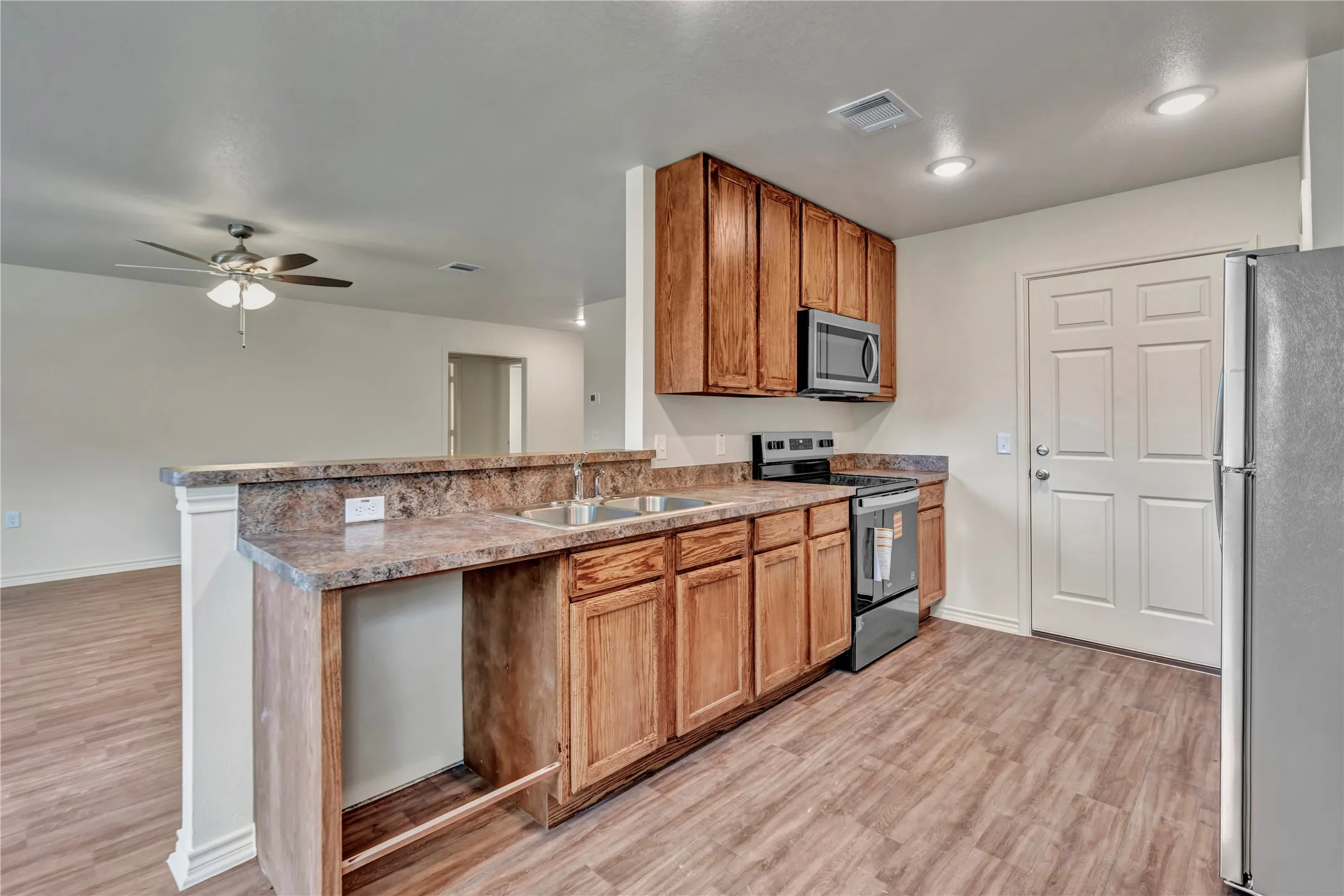 Single Family Residence For Sale in Johnson County , 624 Crockett Drive, Cleburne, Texas 76033, 3 Bedroom, 2 Bathroom, 2 Garage spaces, 1,354 Sqft, built in 2026, mls#21288356, Real Estate Agent in Cleburne, Homes For Sale in Johnson county, Homes For Sale in Cleburne, Realtor in Cleburne Texas, Real Estate Brokerage Independent Realty Texas, Luminita Cordes Realtor