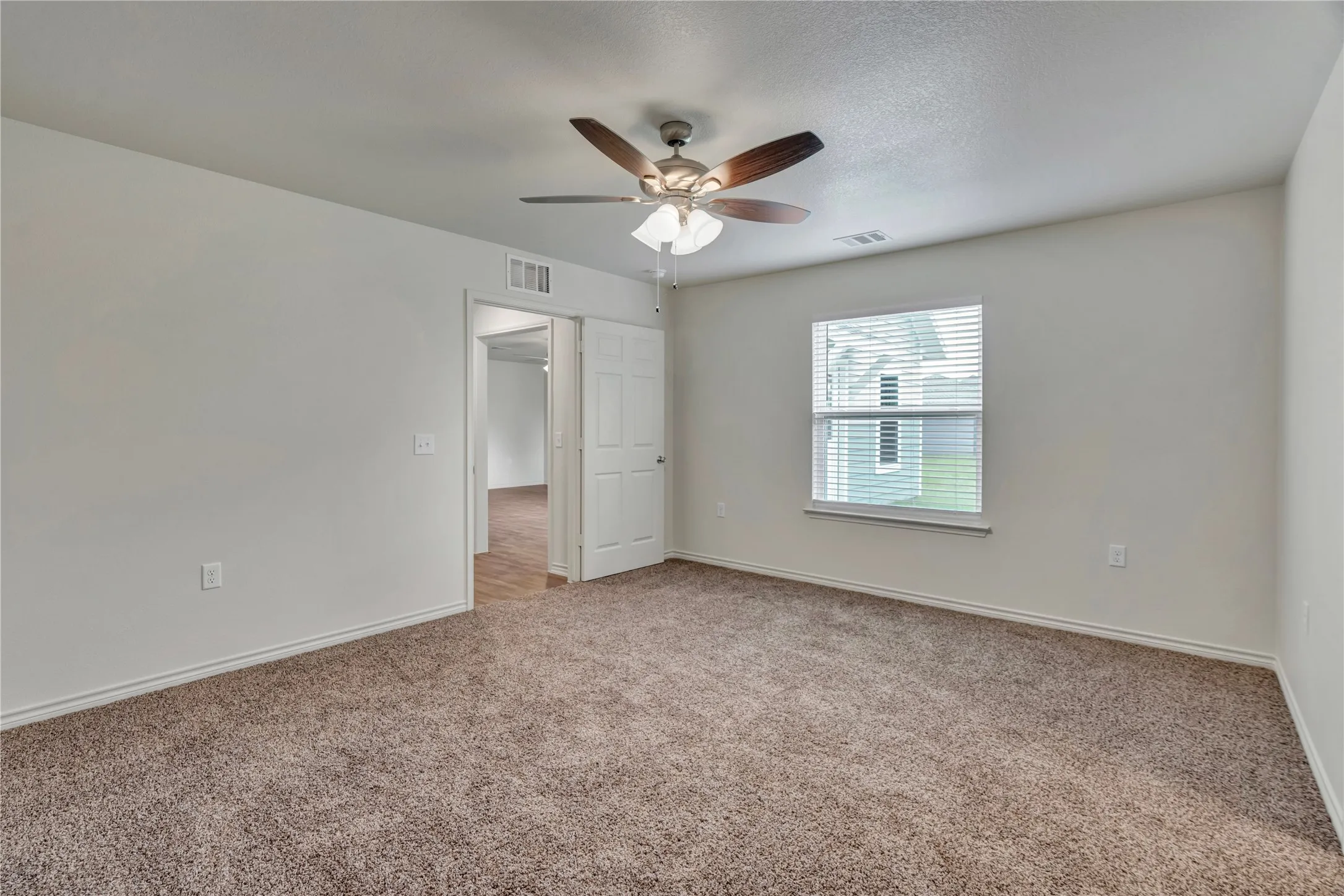 Single Family Residence For Sale in Johnson County , 624 Crockett Drive, Cleburne, Texas 76033, 3 Bedroom, 2 Bathroom, 2 Garage spaces, 1,354 Sqft, built in 2026, mls#21288356, Real Estate Agent in Cleburne, Homes For Sale in Johnson county, Homes For Sale in Cleburne, Realtor in Cleburne Texas, Real Estate Brokerage Independent Realty Texas, Luminita Cordes Realtor