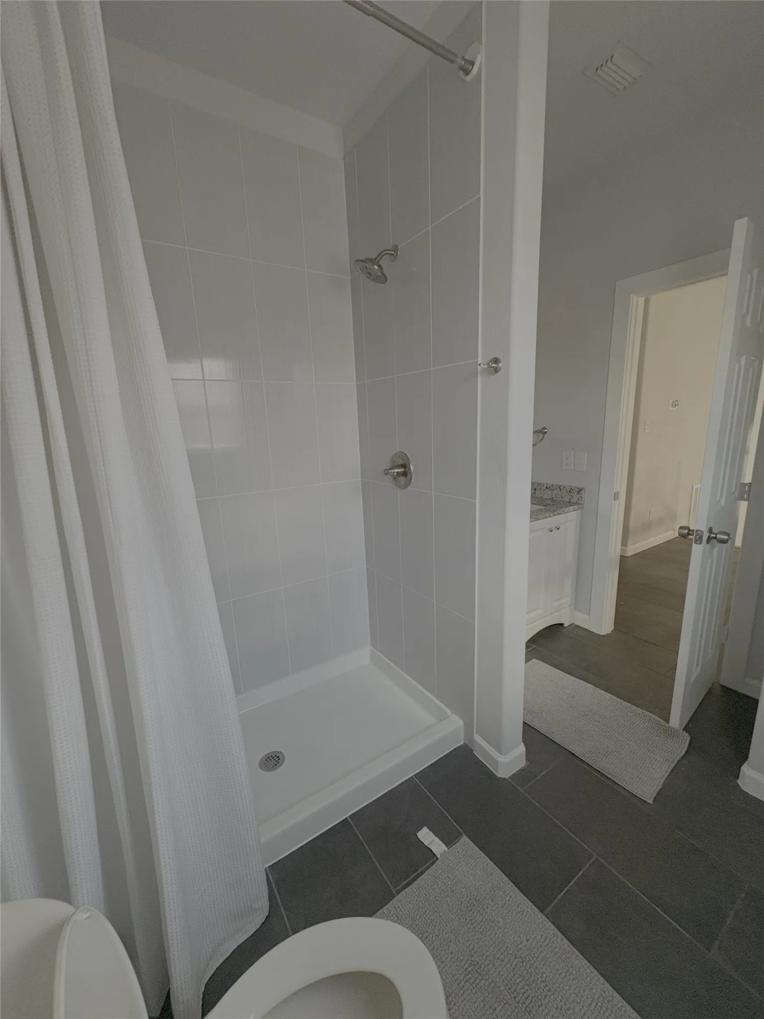 Single Family Residence For Rent in Tarrant County , 600 Atlanta Street, Fort Worth, Texas 76104, 3 Bedroom, 3 Bathroom, 2 Garage spaces, 1,658 Sqft, built in 2021, mls#21288357, Real Estate Agent in Fort Worth, Homes For Rent in Tarrant county, Homes For Rent in Fort Worth, Realtor in Fort Worth Texas, Real Estate Brokerage Independent Realty Texas, Luminita Cordes Realtor