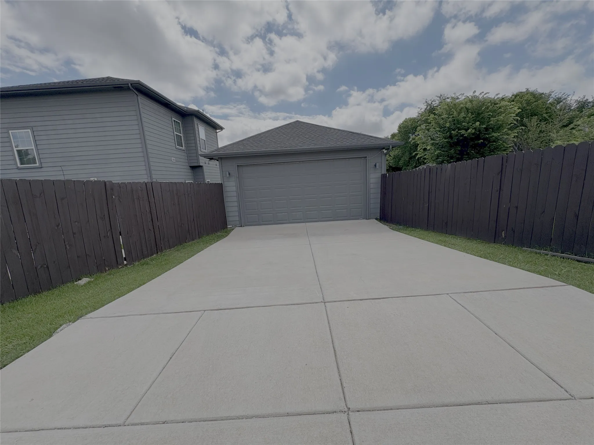 Single Family Residence For Rent in Tarrant County , 600 Atlanta Street, Fort Worth, Texas 76104, 3 Bedroom, 3 Bathroom, 2 Garage spaces, 1,658 Sqft, built in 2021, mls#21288357, Real Estate Agent in Fort Worth, Homes For Rent in Tarrant county, Homes For Rent in Fort Worth, Realtor in Fort Worth Texas, Real Estate Brokerage Independent Realty Texas, Luminita Cordes Realtor