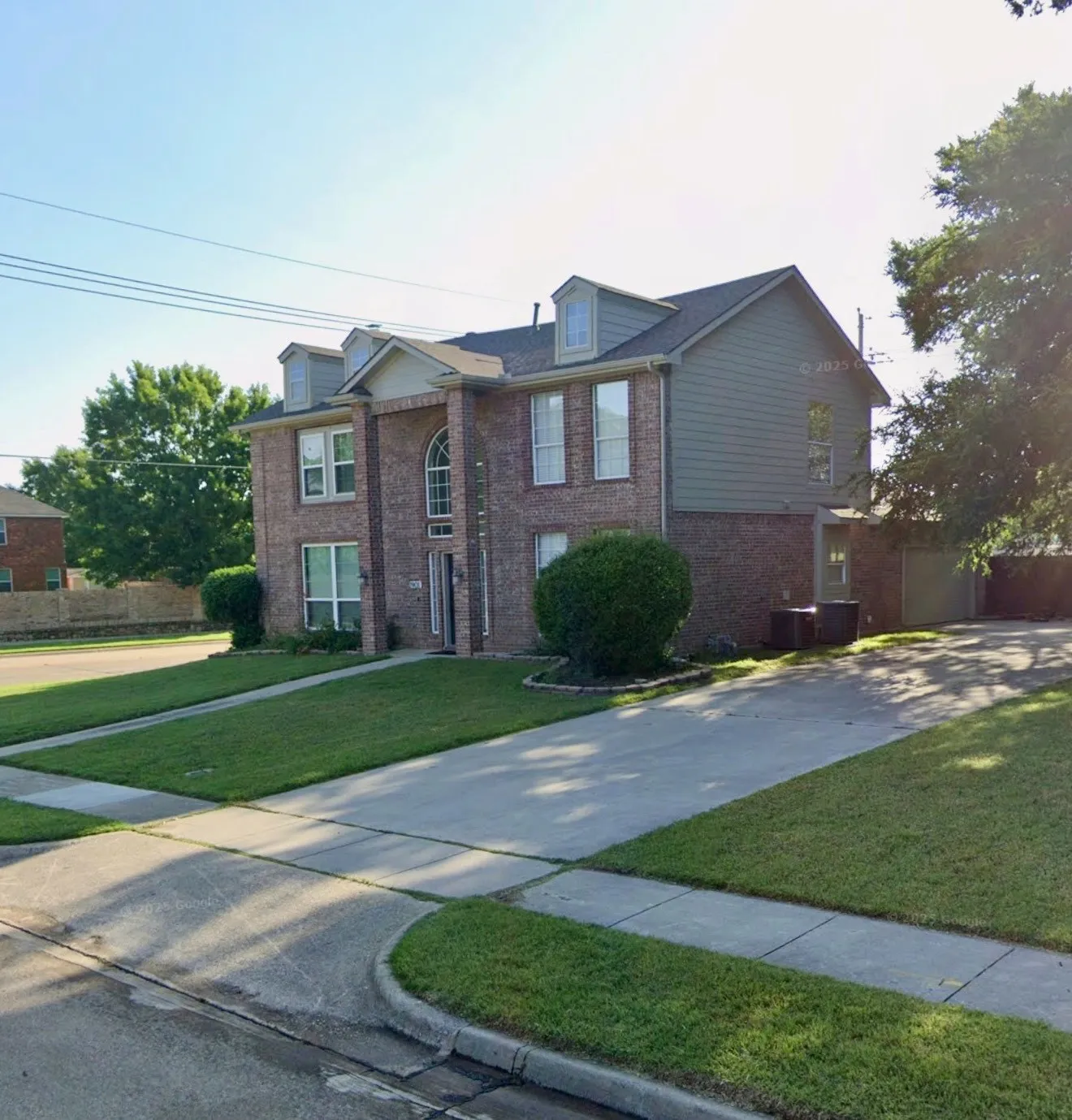 Single Family Residence For Sale in Denton County , 1901 Buffalo Bend Drive, Lewisville, Texas 75067, 5 Bedrooms, 3 Bathrooms, 2 Garage spaces, 2,267 Sqft, built in 1992, Price $449,999, mls#21288367, Real Estate Agent in Lewisville, Homes For Sale in Denton county, Homes For Sale in Lewisville, Realtor in Lewisville Texas, Real Estate Brokerage Independent Realty Texas, Luminita Cordes Realtor