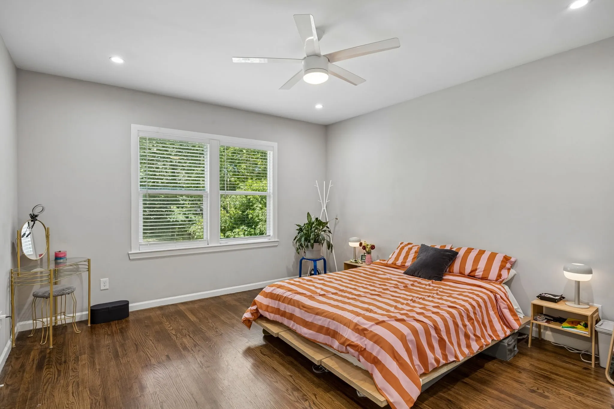 Single Family Residence For Sale in Dallas County , 1008 S Oak Cliff Boulevard, Dallas, Texas 75208, 2 Bedrooms, 2 Bathrooms, Garage spaces, 1,092 Sqft, built in 1922, Price $345,000, mls#21284531, Real Estate Agent in Dallas, Homes For Sale in Dallas county, Homes For Sale in Dallas, Realtor in Dallas Texas, Real Estate Brokerage Independent Realty Texas, Luminita Cordes Realtor