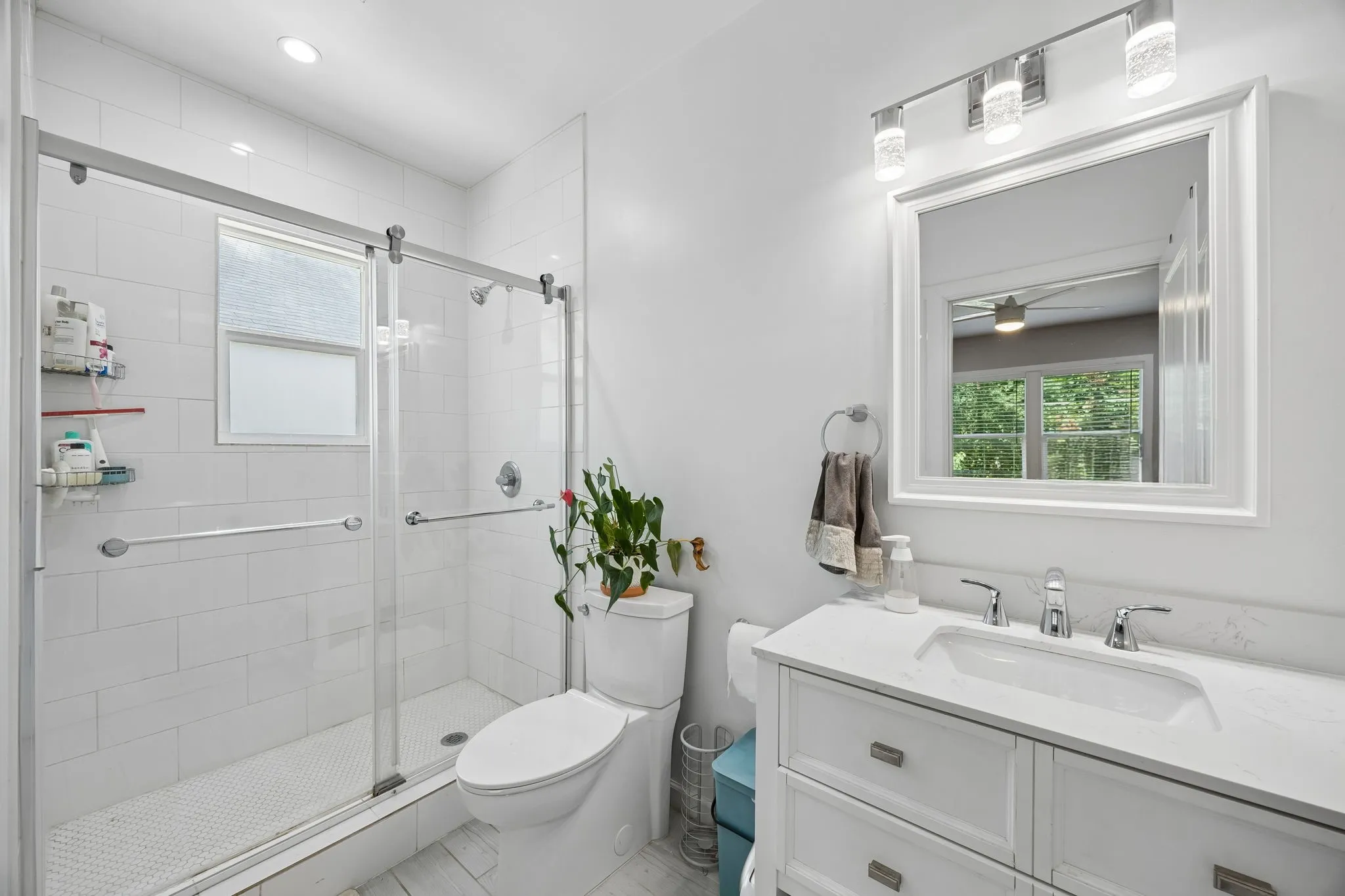 Single Family Residence For Sale in Dallas County , 1008 S Oak Cliff Boulevard, Dallas, Texas 75208, 2 Bedrooms, 2 Bathrooms, Garage spaces, 1,092 Sqft, built in 1922, Price $345,000, mls#21284531, Real Estate Agent in Dallas, Homes For Sale in Dallas county, Homes For Sale in Dallas, Realtor in Dallas Texas, Real Estate Brokerage Independent Realty Texas, Luminita Cordes Realtor