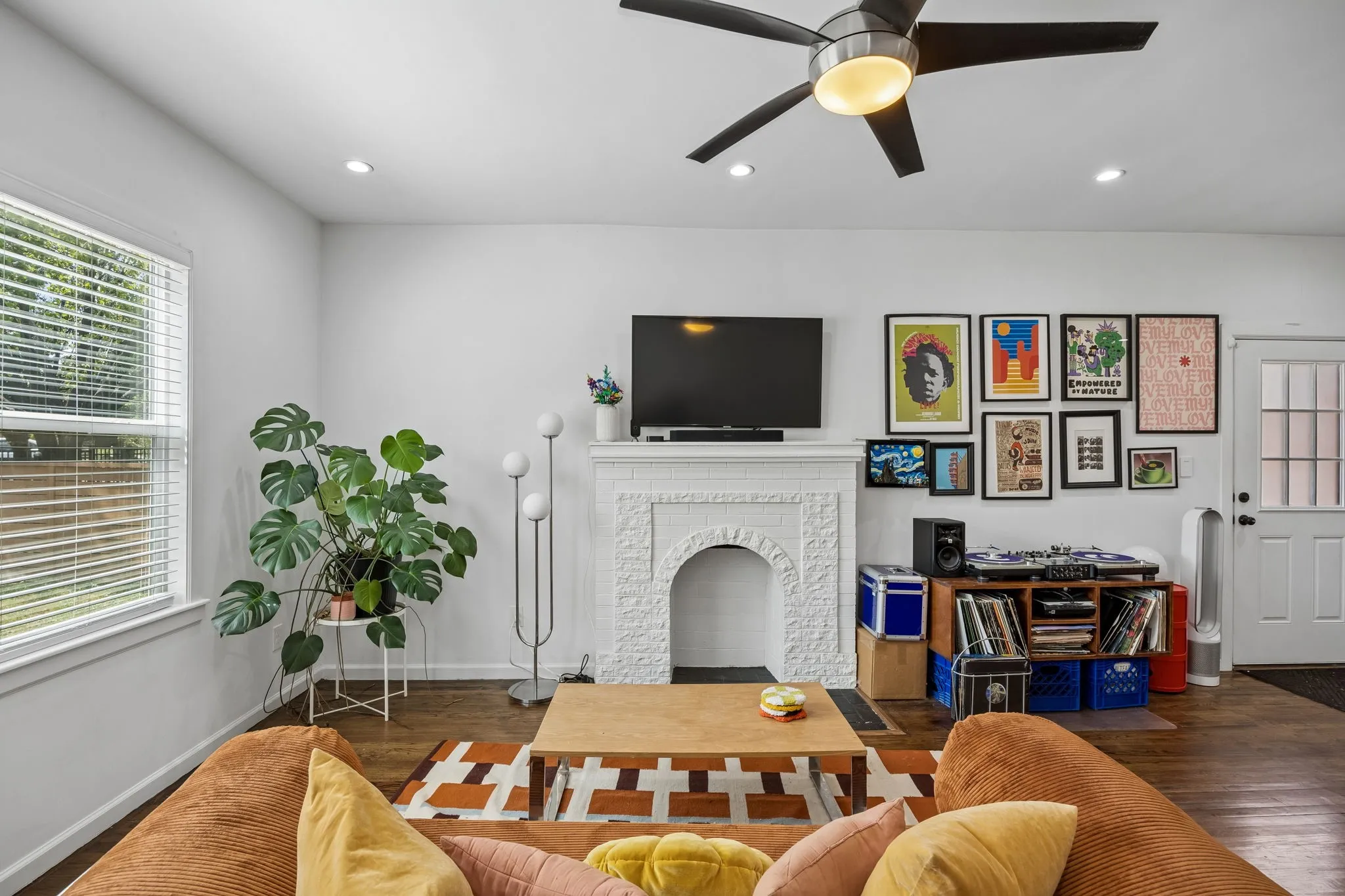 Single Family Residence For Sale in Dallas County , 1008 S Oak Cliff Boulevard, Dallas, Texas 75208, 2 Bedrooms, 2 Bathrooms, Garage spaces, 1,092 Sqft, built in 1922, Price $345,000, mls#21284531, Real Estate Agent in Dallas, Homes For Sale in Dallas county, Homes For Sale in Dallas, Realtor in Dallas Texas, Real Estate Brokerage Independent Realty Texas, Luminita Cordes Realtor