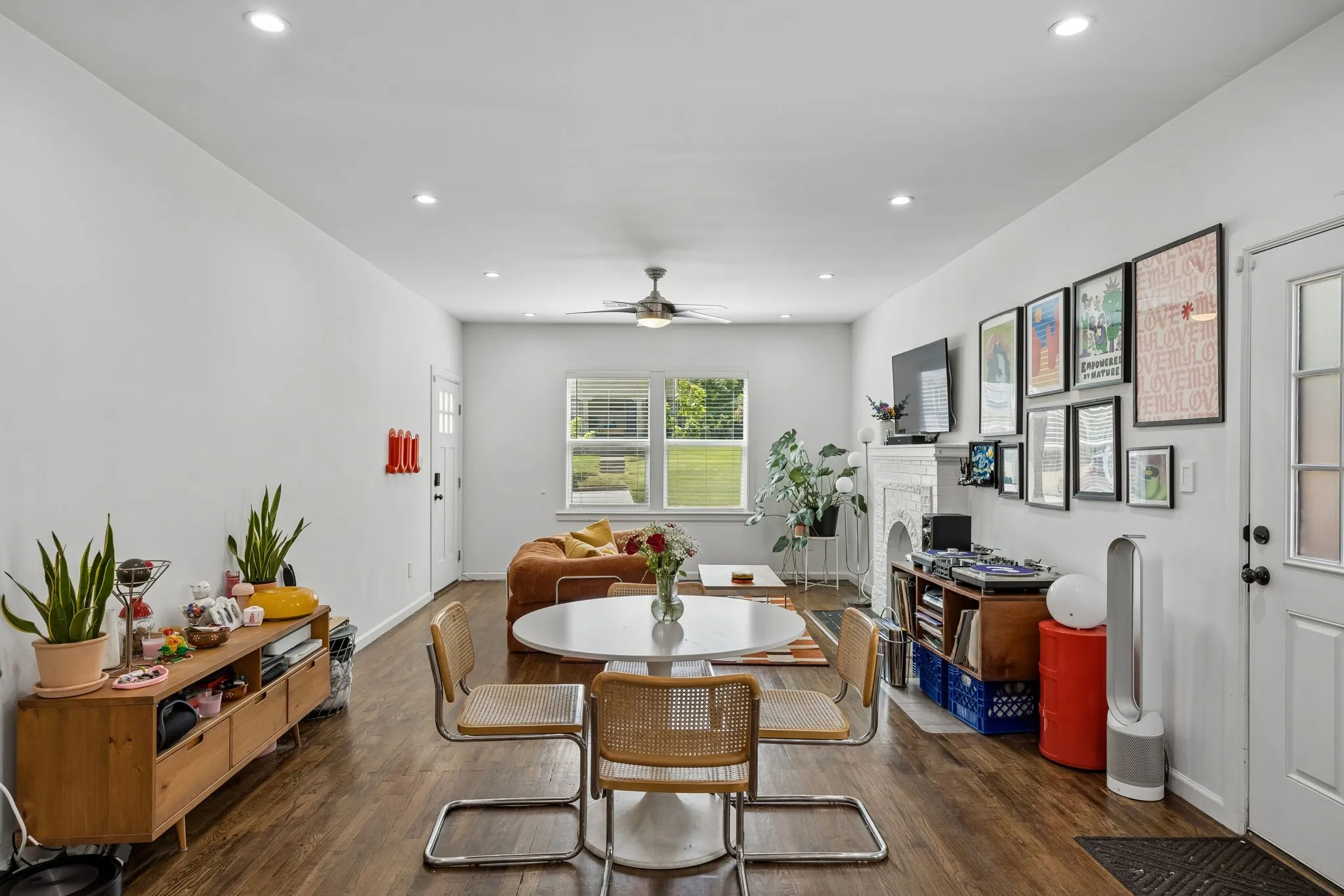 Single Family Residence For Sale in Dallas County , 1008 S Oak Cliff Boulevard, Dallas, Texas 75208, 2 Bedrooms, 2 Bathrooms, Garage spaces, 1,092 Sqft, built in 1922, Price $345,000, mls#21284531, Real Estate Agent in Dallas, Homes For Sale in Dallas county, Homes For Sale in Dallas, Realtor in Dallas Texas, Real Estate Brokerage Independent Realty Texas, Luminita Cordes Realtor