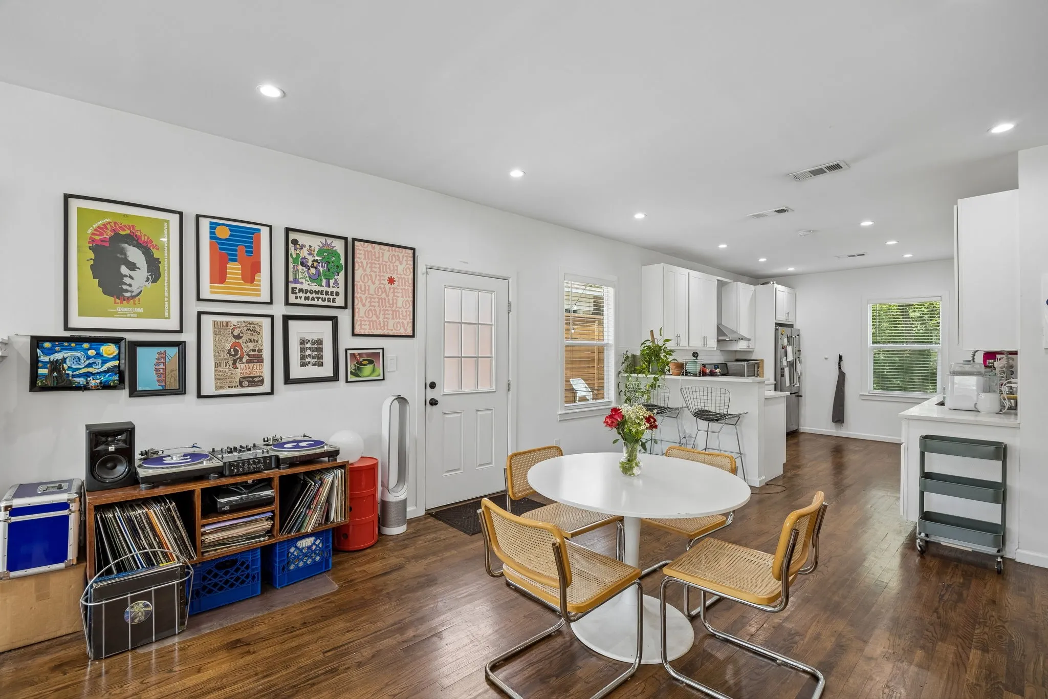 Single Family Residence For Sale in Dallas County , 1008 S Oak Cliff Boulevard, Dallas, Texas 75208, 2 Bedrooms, 2 Bathrooms, Garage spaces, 1,092 Sqft, built in 1922, Price $345,000, mls#21284531, Real Estate Agent in Dallas, Homes For Sale in Dallas county, Homes For Sale in Dallas, Realtor in Dallas Texas, Real Estate Brokerage Independent Realty Texas, Luminita Cordes Realtor
