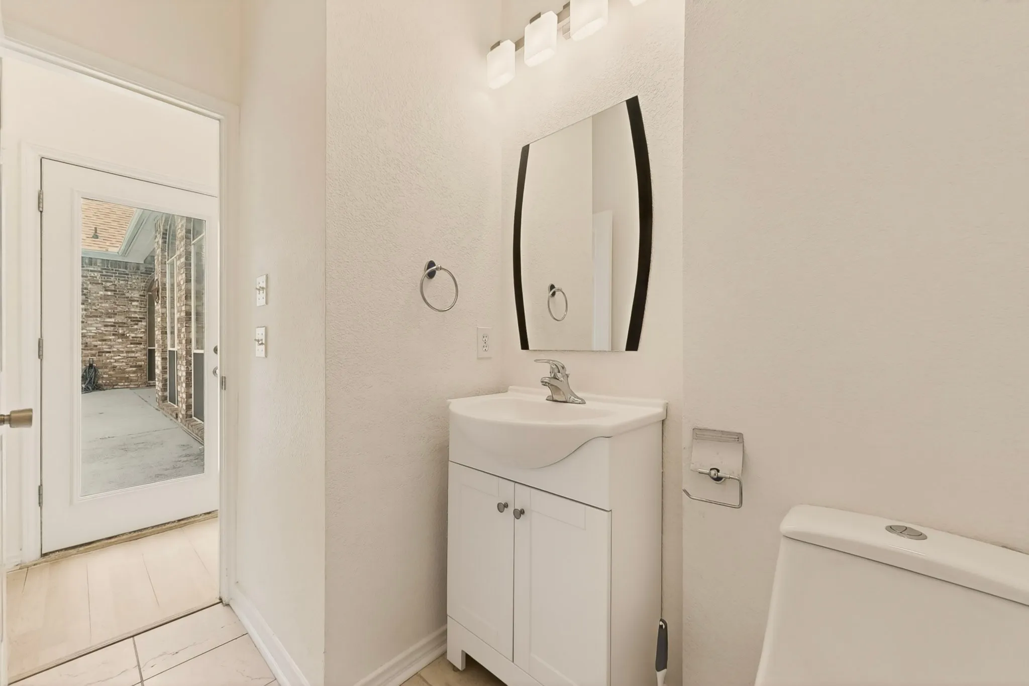 Single Family Residence For Sale in Collin County , 4636 Reunion Drive, Plano, Texas 75024, 4 Bedroom, 3 Bathroom, 2 Garage spaces, 2,579 Sqft, built in 1988, mls#21288373, Real Estate Agent in Plano, Homes For Sale in Collin county, Homes For Sale in Plano, Realtor in Plano Texas, Real Estate Brokerage Independent Realty Texas, Luminita Cordes Realtor