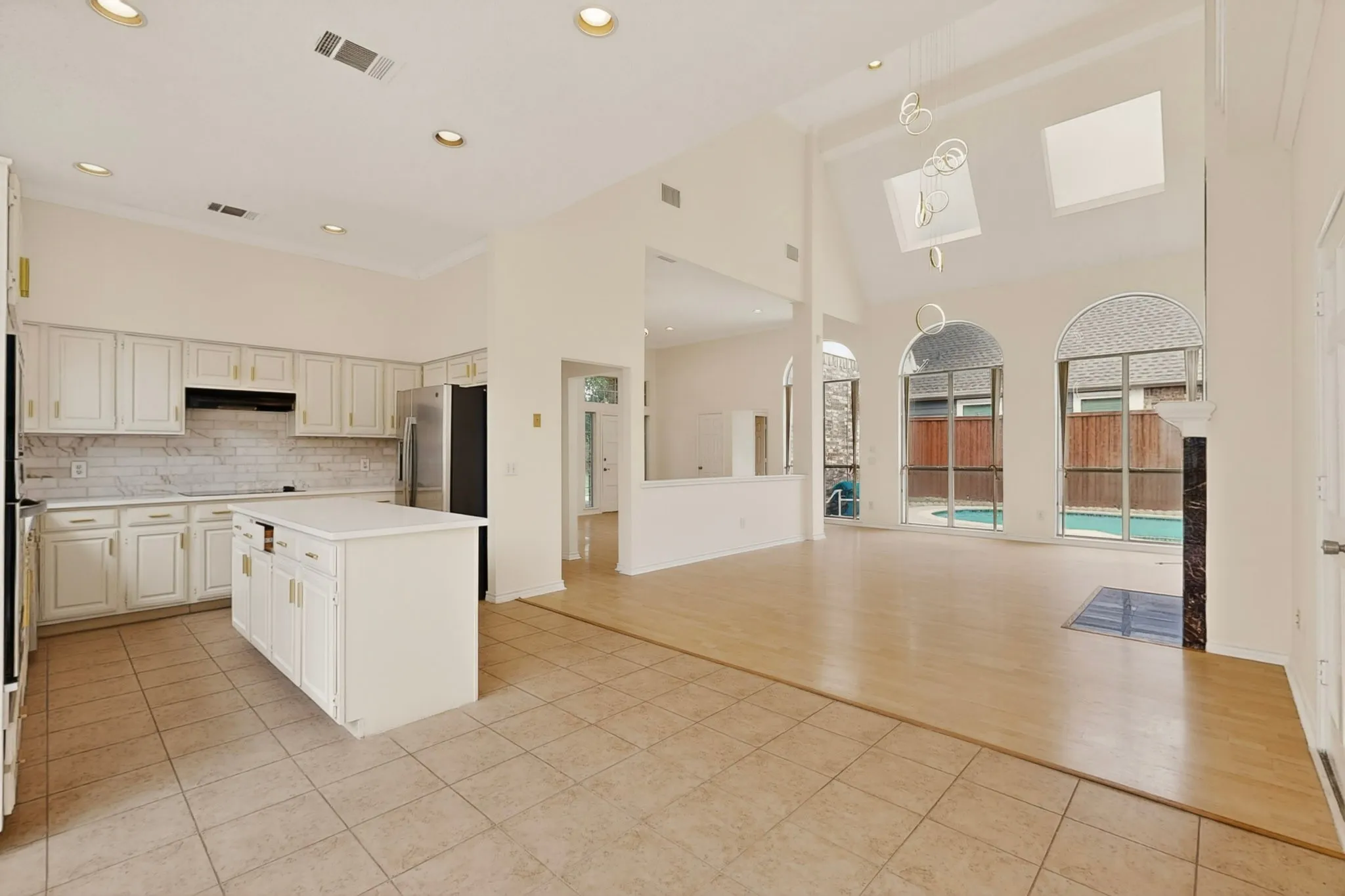 Single Family Residence For Sale in Collin County , 4636 Reunion Drive, Plano, Texas 75024, 4 Bedroom, 3 Bathroom, 2 Garage spaces, 2,579 Sqft, built in 1988, mls#21288373, Real Estate Agent in Plano, Homes For Sale in Collin county, Homes For Sale in Plano, Realtor in Plano Texas, Real Estate Brokerage Independent Realty Texas, Luminita Cordes Realtor