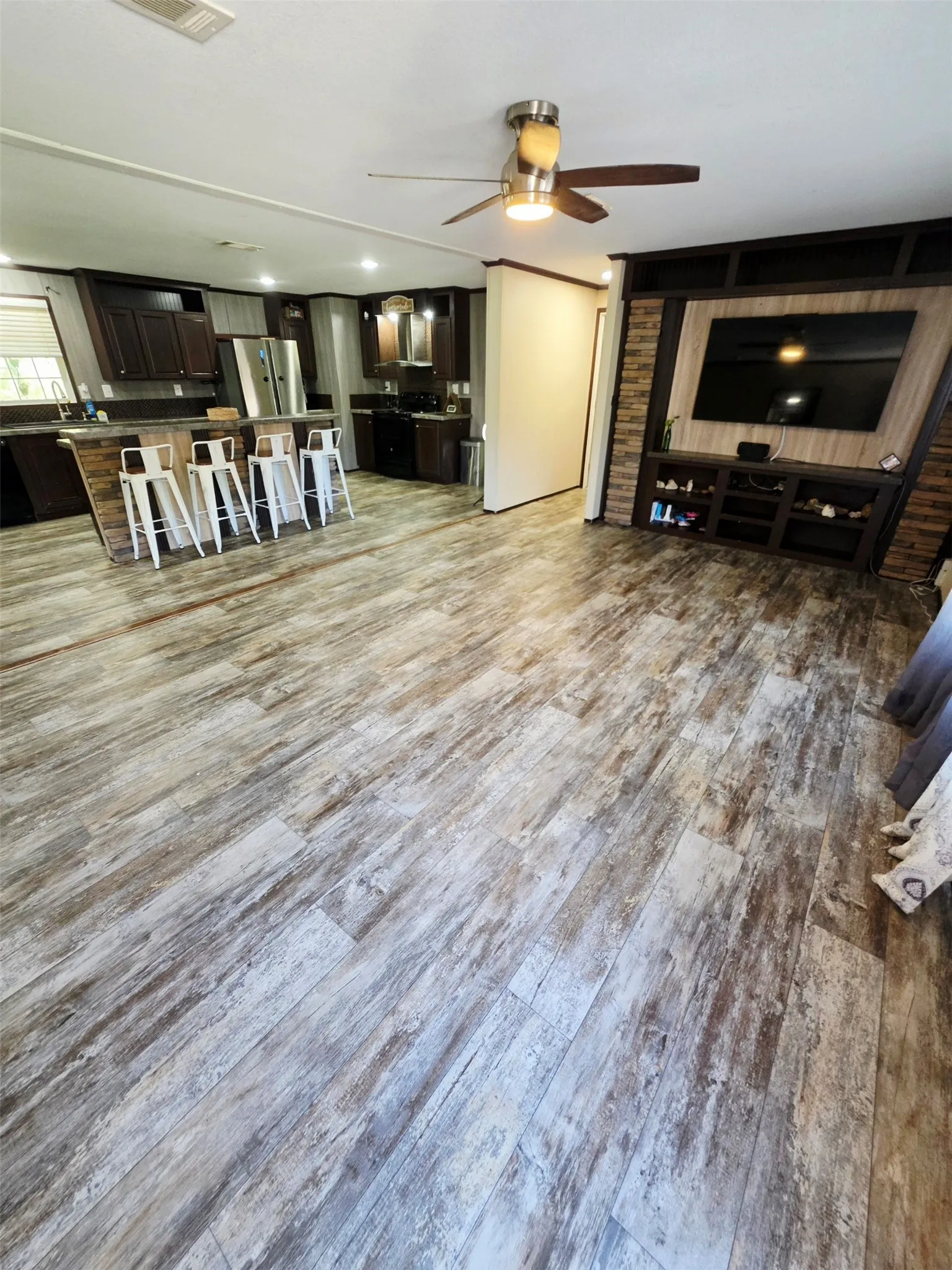 Mobile Home For Sale in Hunt County , 4193 Broken Bow, Lone Oak, Texas 75453, 4 Bedroom, 2 Bathroom, Garage spaces, 1,620 Sqft, built in 2016, mls#21287911, Real Estate Agent in Lone Oak, Homes For Sale in Hunt county, Homes For Sale in Lone Oak, Realtor in Lone Oak Texas, Real Estate Brokerage Independent Realty Texas, Luminita Cordes Realtor