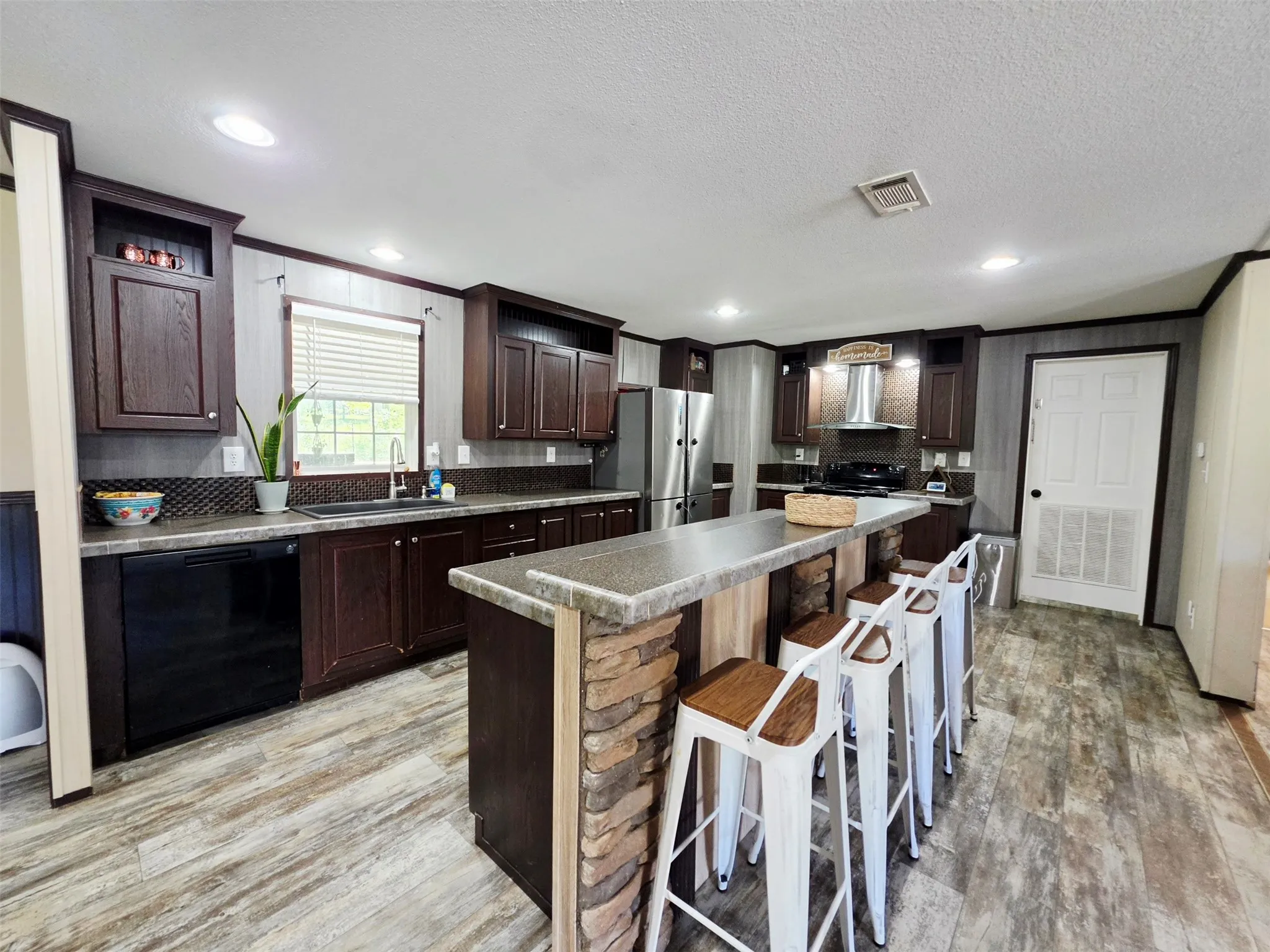 Mobile Home For Sale in Hunt County , 4193 Broken Bow, Lone Oak, Texas 75453, 4 Bedroom, 2 Bathroom, Garage spaces, 1,620 Sqft, built in 2016, mls#21287911, Real Estate Agent in Lone Oak, Homes For Sale in Hunt county, Homes For Sale in Lone Oak, Realtor in Lone Oak Texas, Real Estate Brokerage Independent Realty Texas, Luminita Cordes Realtor