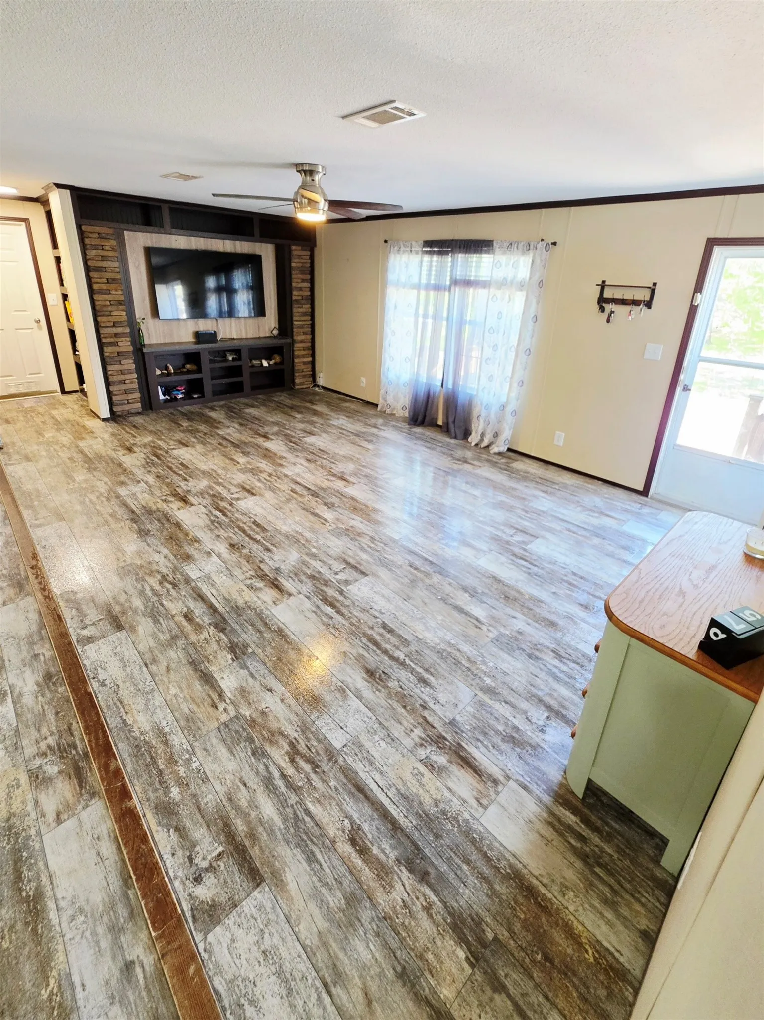 Mobile Home For Sale in Hunt County , 4193 Broken Bow, Lone Oak, Texas 75453, 4 Bedroom, 2 Bathroom, Garage spaces, 1,620 Sqft, built in 2016, mls#21287911, Real Estate Agent in Lone Oak, Homes For Sale in Hunt county, Homes For Sale in Lone Oak, Realtor in Lone Oak Texas, Real Estate Brokerage Independent Realty Texas, Luminita Cordes Realtor