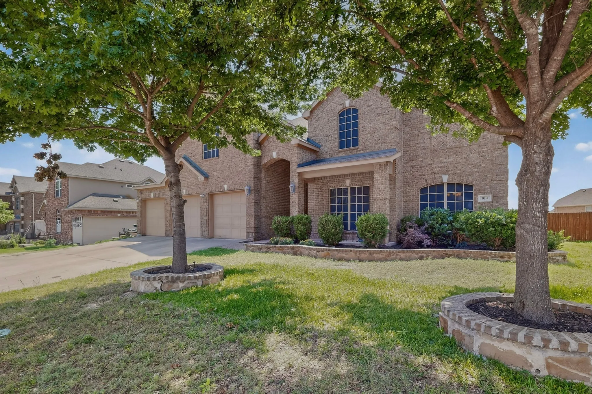 Single Family Residence For Sale in Dallas County , 914 Hidden Lakes Drive, Cedar Hill, Texas 75104, 5 Bedrooms, 4 Bathrooms, 3 Garage spaces, 4,461 Sqft, built in 2014, Price $530,000, mls#21287291, Real Estate Agent in Cedar Hill, Homes For Sale in Dallas county, Homes For Sale in Cedar Hill, Realtor in Cedar Hill Texas, Real Estate Brokerage Independent Realty Texas, Luminita Cordes Realtor