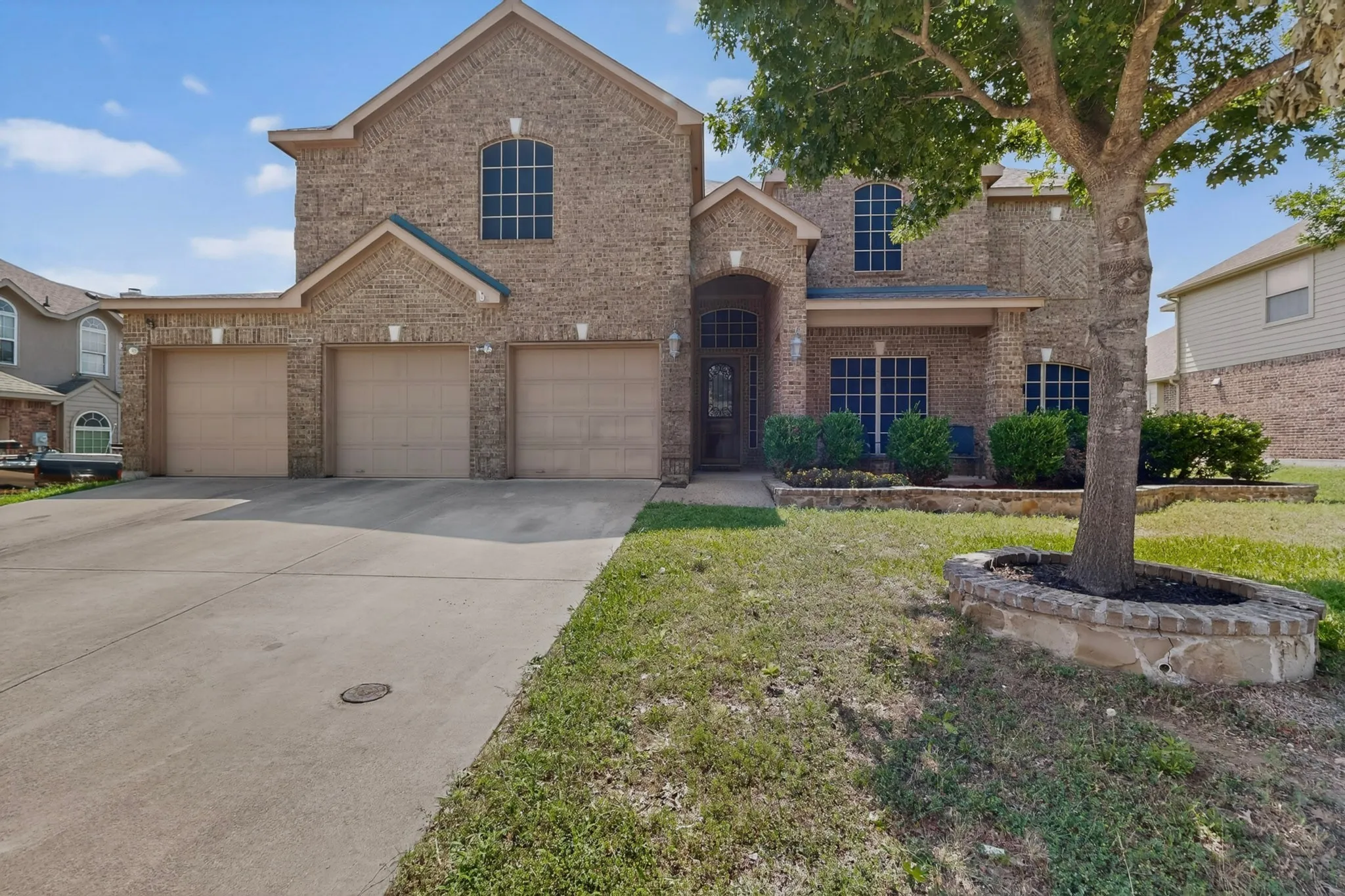 Single Family Residence For Sale in Dallas County , 914 Hidden Lakes Drive, Cedar Hill, Texas 75104, 5 Bedrooms, 4 Bathrooms, 3 Garage spaces, 4,461 Sqft, built in 2014, Price $530,000, mls#21287291, Real Estate Agent in Cedar Hill, Homes For Sale in Dallas county, Homes For Sale in Cedar Hill, Realtor in Cedar Hill Texas, Real Estate Brokerage Independent Realty Texas, Luminita Cordes Realtor