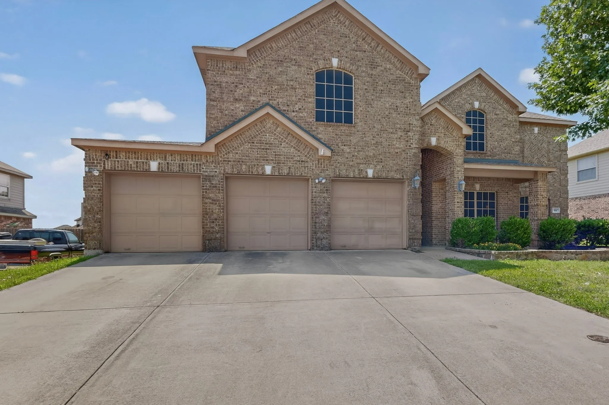 Single Family Residence For Sale in Dallas County , 914 Hidden Lakes Drive, Cedar Hill, Texas 75104, 5 Bedrooms, 4 Bathrooms, 3 Garage spaces, 4,461 Sqft, built in 2014, Price $530,000, mls#21287291, Real Estate Agent in Cedar Hill, Homes For Sale in Dallas county, Homes For Sale in Cedar Hill, Realtor in Cedar Hill Texas, Real Estate Brokerage Independent Realty Texas, Luminita Cordes Realtor