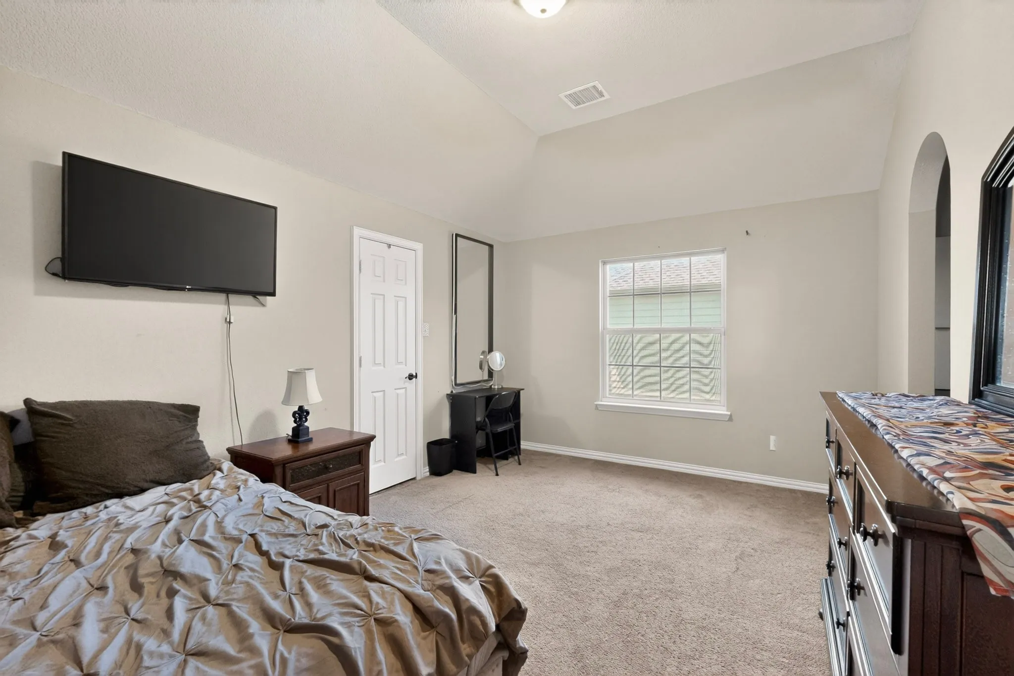 Single Family Residence For Sale in Dallas County , 914 Hidden Lakes Drive, Cedar Hill, Texas 75104, 5 Bedrooms, 4 Bathrooms, 3 Garage spaces, 4,461 Sqft, built in 2014, Price $530,000, mls#21287291, Real Estate Agent in Cedar Hill, Homes For Sale in Dallas county, Homes For Sale in Cedar Hill, Realtor in Cedar Hill Texas, Real Estate Brokerage Independent Realty Texas, Luminita Cordes Realtor