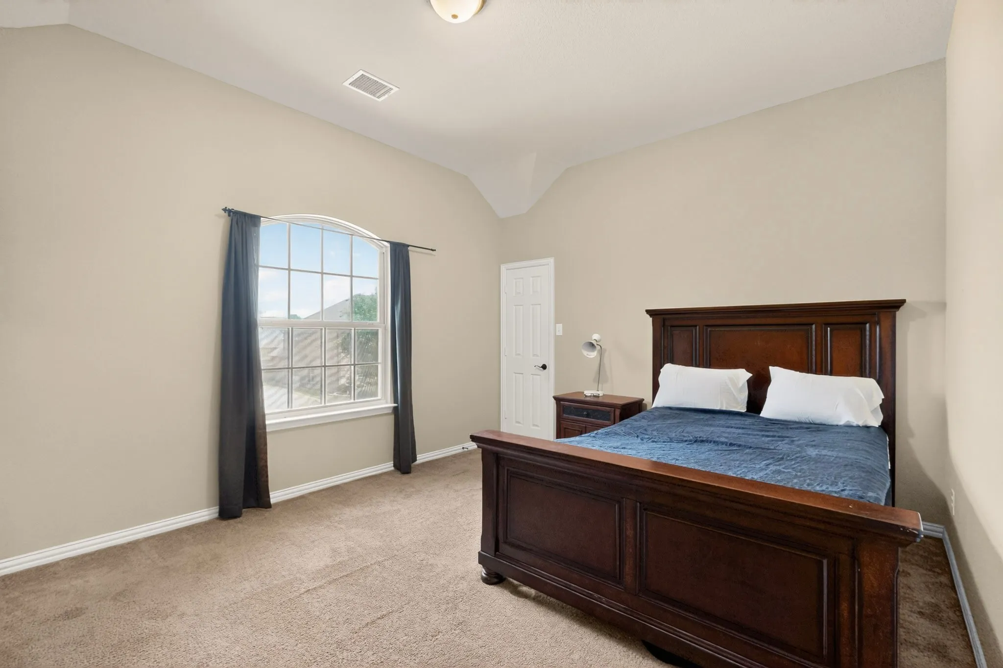 Single Family Residence For Sale in Dallas County , 914 Hidden Lakes Drive, Cedar Hill, Texas 75104, 5 Bedrooms, 4 Bathrooms, 3 Garage spaces, 4,461 Sqft, built in 2014, Price $530,000, mls#21287291, Real Estate Agent in Cedar Hill, Homes For Sale in Dallas county, Homes For Sale in Cedar Hill, Realtor in Cedar Hill Texas, Real Estate Brokerage Independent Realty Texas, Luminita Cordes Realtor