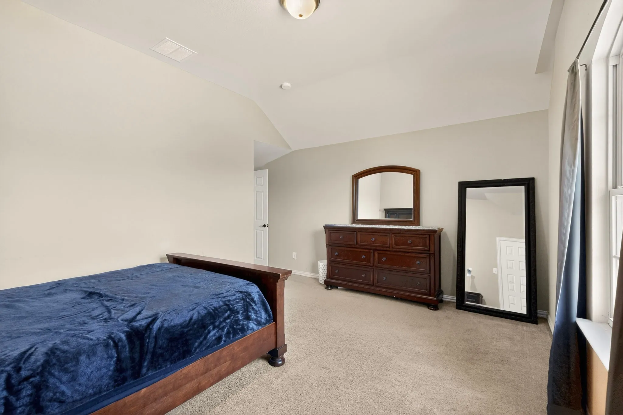 Single Family Residence For Sale in Dallas County , 914 Hidden Lakes Drive, Cedar Hill, Texas 75104, 5 Bedrooms, 4 Bathrooms, 3 Garage spaces, 4,461 Sqft, built in 2014, Price $530,000, mls#21287291, Real Estate Agent in Cedar Hill, Homes For Sale in Dallas county, Homes For Sale in Cedar Hill, Realtor in Cedar Hill Texas, Real Estate Brokerage Independent Realty Texas, Luminita Cordes Realtor