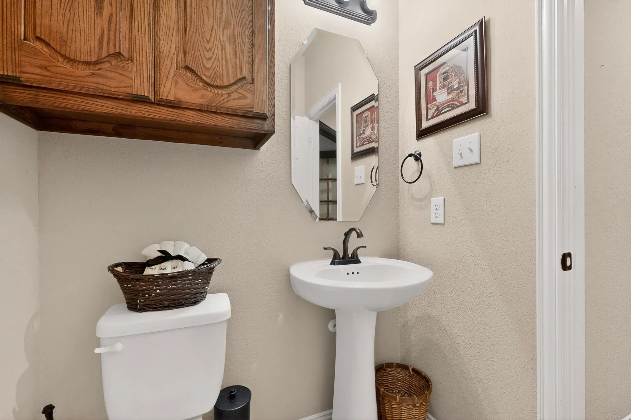 Single Family Residence For Sale in Dallas County , 914 Hidden Lakes Drive, Cedar Hill, Texas 75104, 5 Bedrooms, 4 Bathrooms, 3 Garage spaces, 4,461 Sqft, built in 2014, Price $530,000, mls#21287291, Real Estate Agent in Cedar Hill, Homes For Sale in Dallas county, Homes For Sale in Cedar Hill, Realtor in Cedar Hill Texas, Real Estate Brokerage Independent Realty Texas, Luminita Cordes Realtor