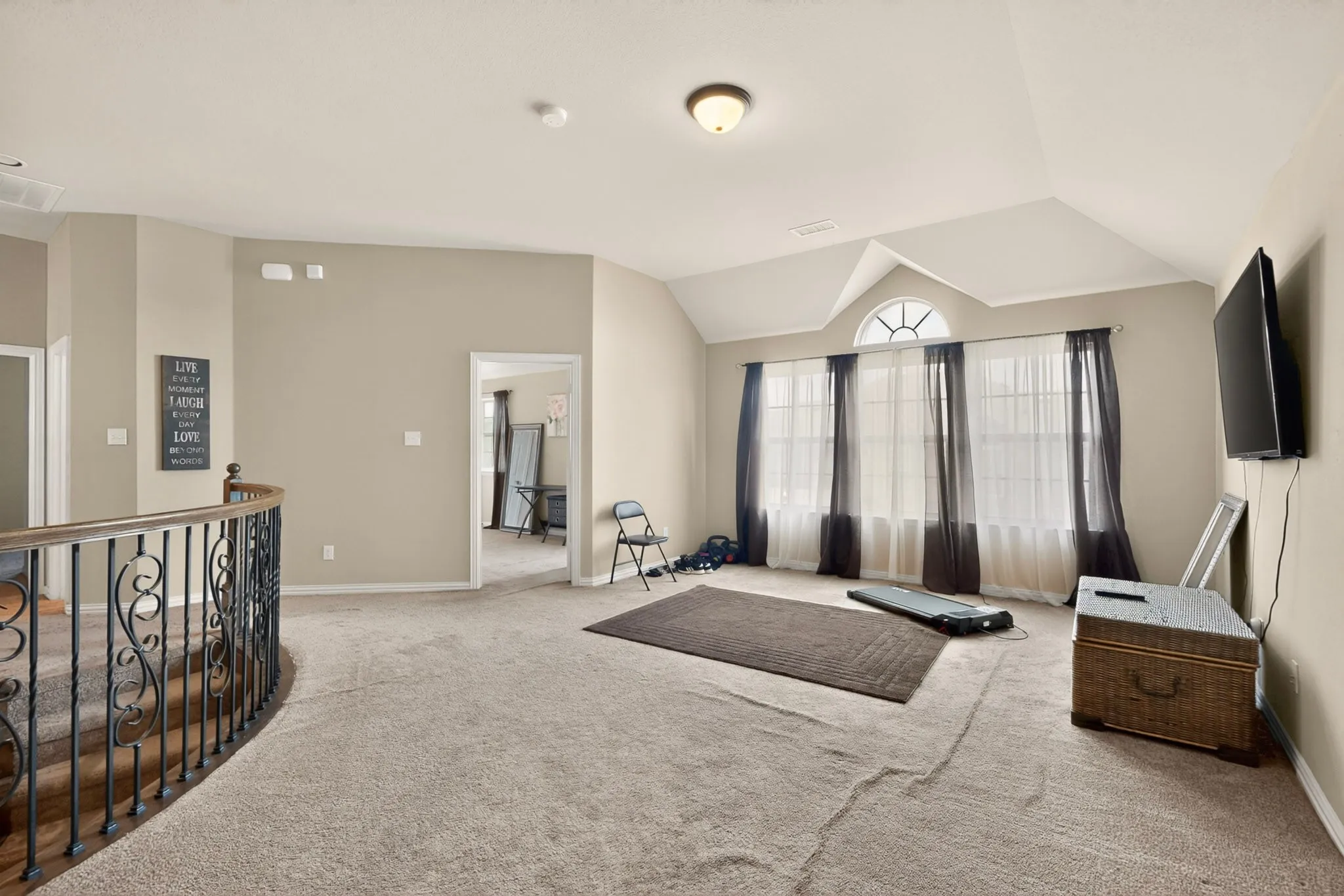 Single Family Residence For Sale in Dallas County , 914 Hidden Lakes Drive, Cedar Hill, Texas 75104, 5 Bedrooms, 4 Bathrooms, 3 Garage spaces, 4,461 Sqft, built in 2014, Price $530,000, mls#21287291, Real Estate Agent in Cedar Hill, Homes For Sale in Dallas county, Homes For Sale in Cedar Hill, Realtor in Cedar Hill Texas, Real Estate Brokerage Independent Realty Texas, Luminita Cordes Realtor