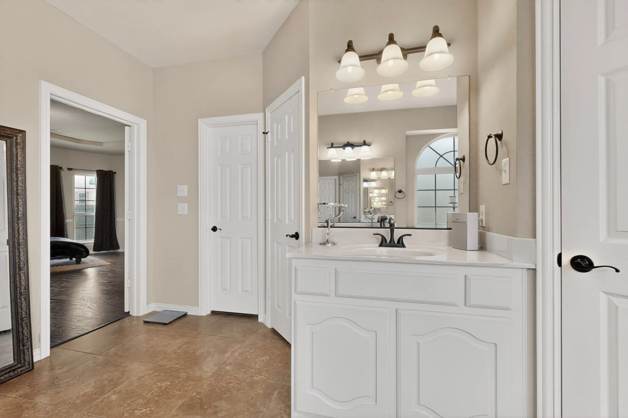 Single Family Residence For Sale in Dallas County , 914 Hidden Lakes Drive, Cedar Hill, Texas 75104, 5 Bedrooms, 4 Bathrooms, 3 Garage spaces, 4,461 Sqft, built in 2014, Price $530,000, mls#21287291, Real Estate Agent in Cedar Hill, Homes For Sale in Dallas county, Homes For Sale in Cedar Hill, Realtor in Cedar Hill Texas, Real Estate Brokerage Independent Realty Texas, Luminita Cordes Realtor