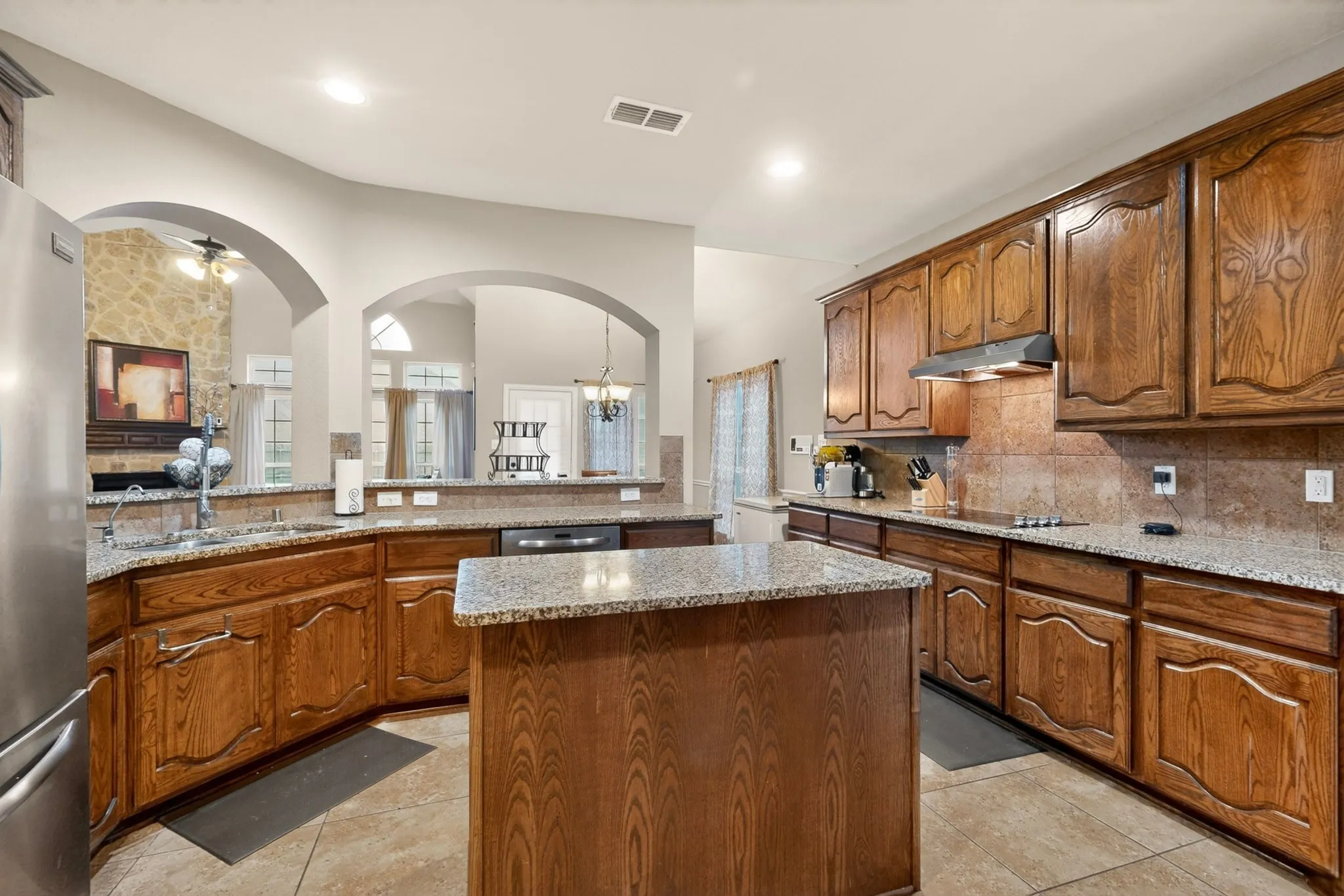 Single Family Residence For Sale in Dallas County , 914 Hidden Lakes Drive, Cedar Hill, Texas 75104, 5 Bedrooms, 4 Bathrooms, 3 Garage spaces, 4,461 Sqft, built in 2014, Price $530,000, mls#21287291, Real Estate Agent in Cedar Hill, Homes For Sale in Dallas county, Homes For Sale in Cedar Hill, Realtor in Cedar Hill Texas, Real Estate Brokerage Independent Realty Texas, Luminita Cordes Realtor