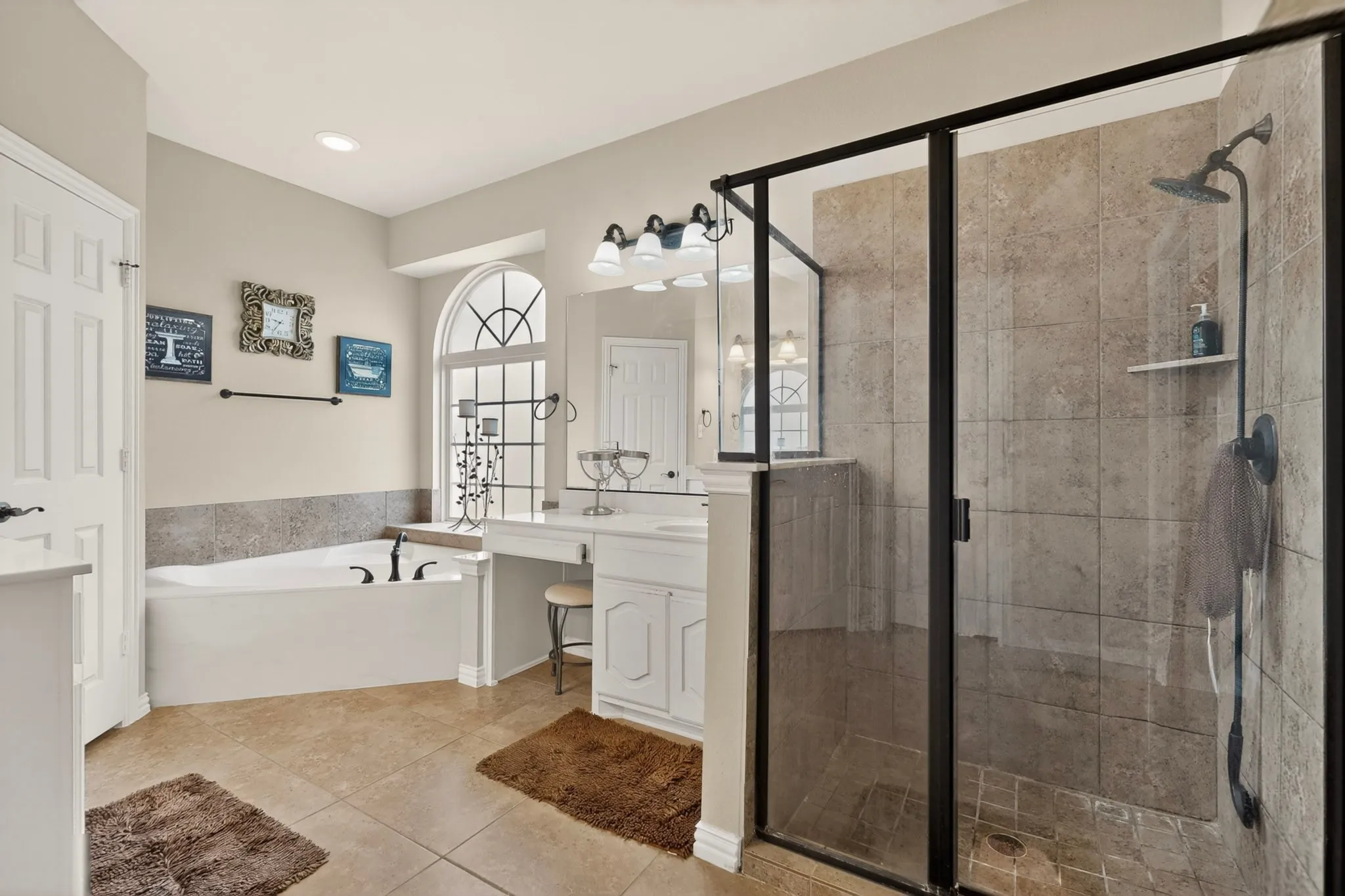Single Family Residence For Sale in Dallas County , 914 Hidden Lakes Drive, Cedar Hill, Texas 75104, 5 Bedrooms, 4 Bathrooms, 3 Garage spaces, 4,461 Sqft, built in 2014, Price $530,000, mls#21287291, Real Estate Agent in Cedar Hill, Homes For Sale in Dallas county, Homes For Sale in Cedar Hill, Realtor in Cedar Hill Texas, Real Estate Brokerage Independent Realty Texas, Luminita Cordes Realtor