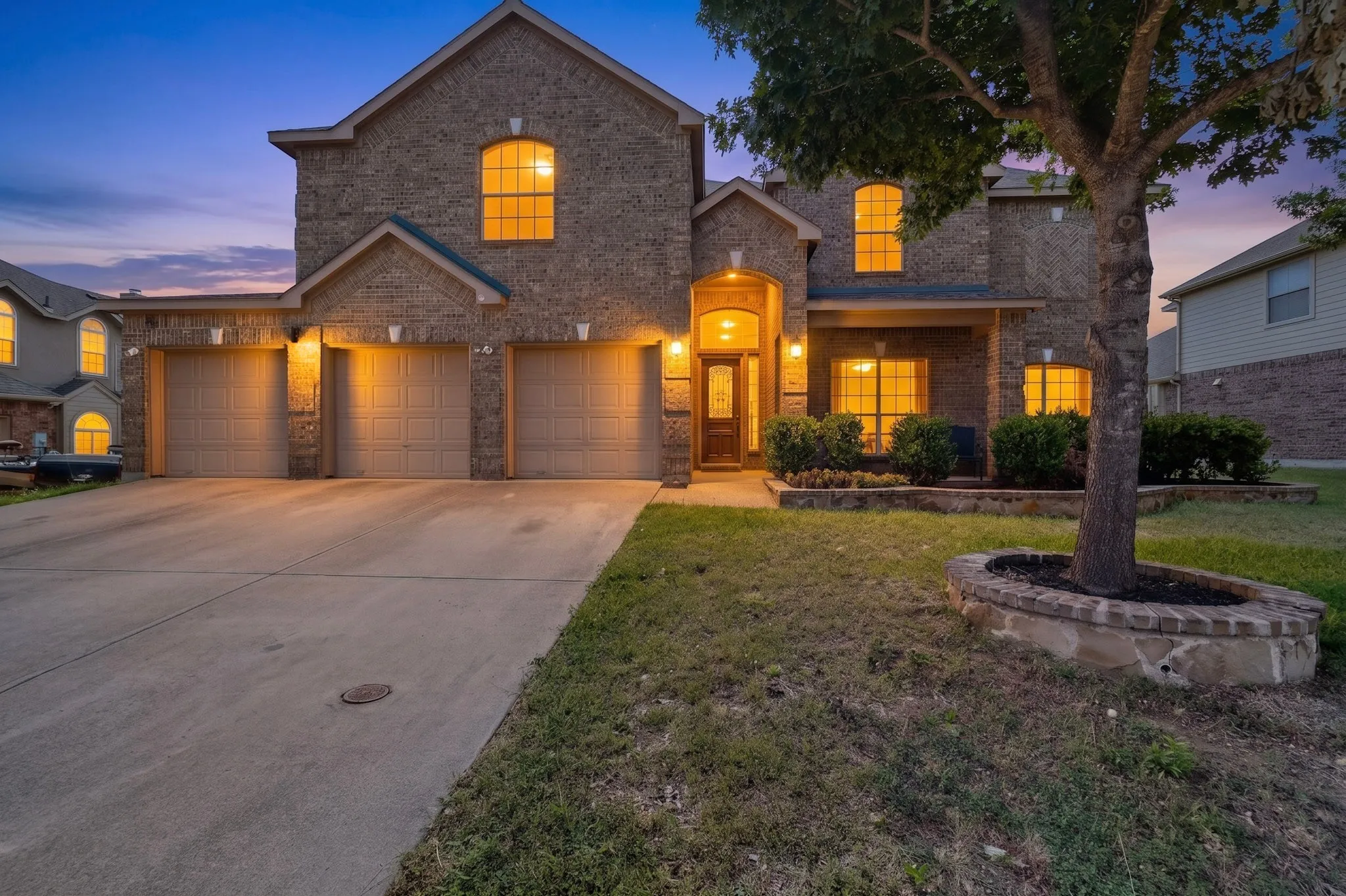 Single Family Residence For Sale in Dallas County , 914 Hidden Lakes Drive, Cedar Hill, Texas 75104, 5 Bedrooms, 4 Bathrooms, 3 Garage spaces, 4,461 Sqft, built in 2014, Price $530,000, mls#21287291, Real Estate Agent in Cedar Hill, Homes For Sale in Dallas county, Homes For Sale in Cedar Hill, Realtor in Cedar Hill Texas, Real Estate Brokerage Independent Realty Texas, Luminita Cordes Realtor