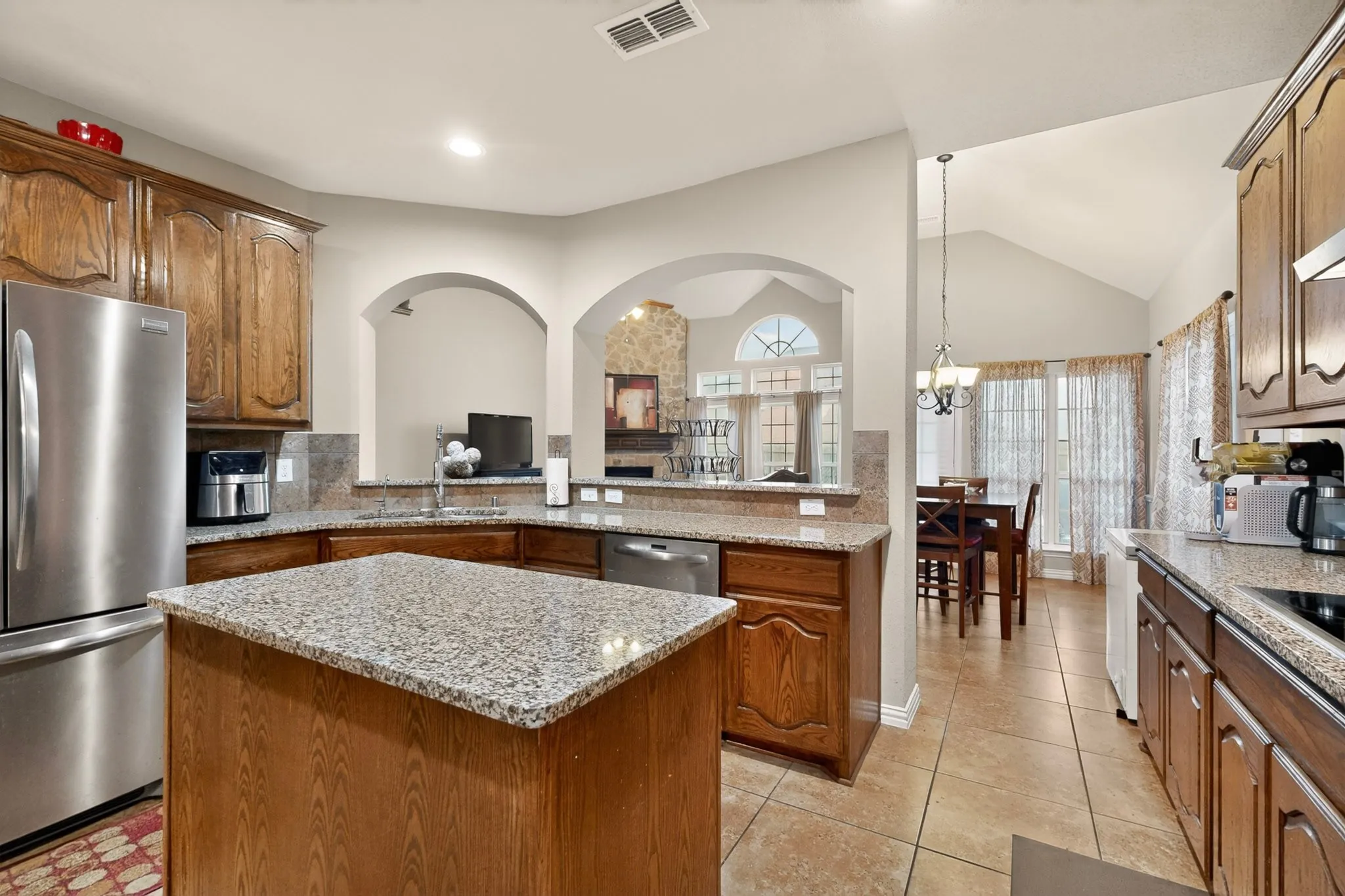 Single Family Residence For Sale in Dallas County , 914 Hidden Lakes Drive, Cedar Hill, Texas 75104, 5 Bedrooms, 4 Bathrooms, 3 Garage spaces, 4,461 Sqft, built in 2014, Price $530,000, mls#21287291, Real Estate Agent in Cedar Hill, Homes For Sale in Dallas county, Homes For Sale in Cedar Hill, Realtor in Cedar Hill Texas, Real Estate Brokerage Independent Realty Texas, Luminita Cordes Realtor
